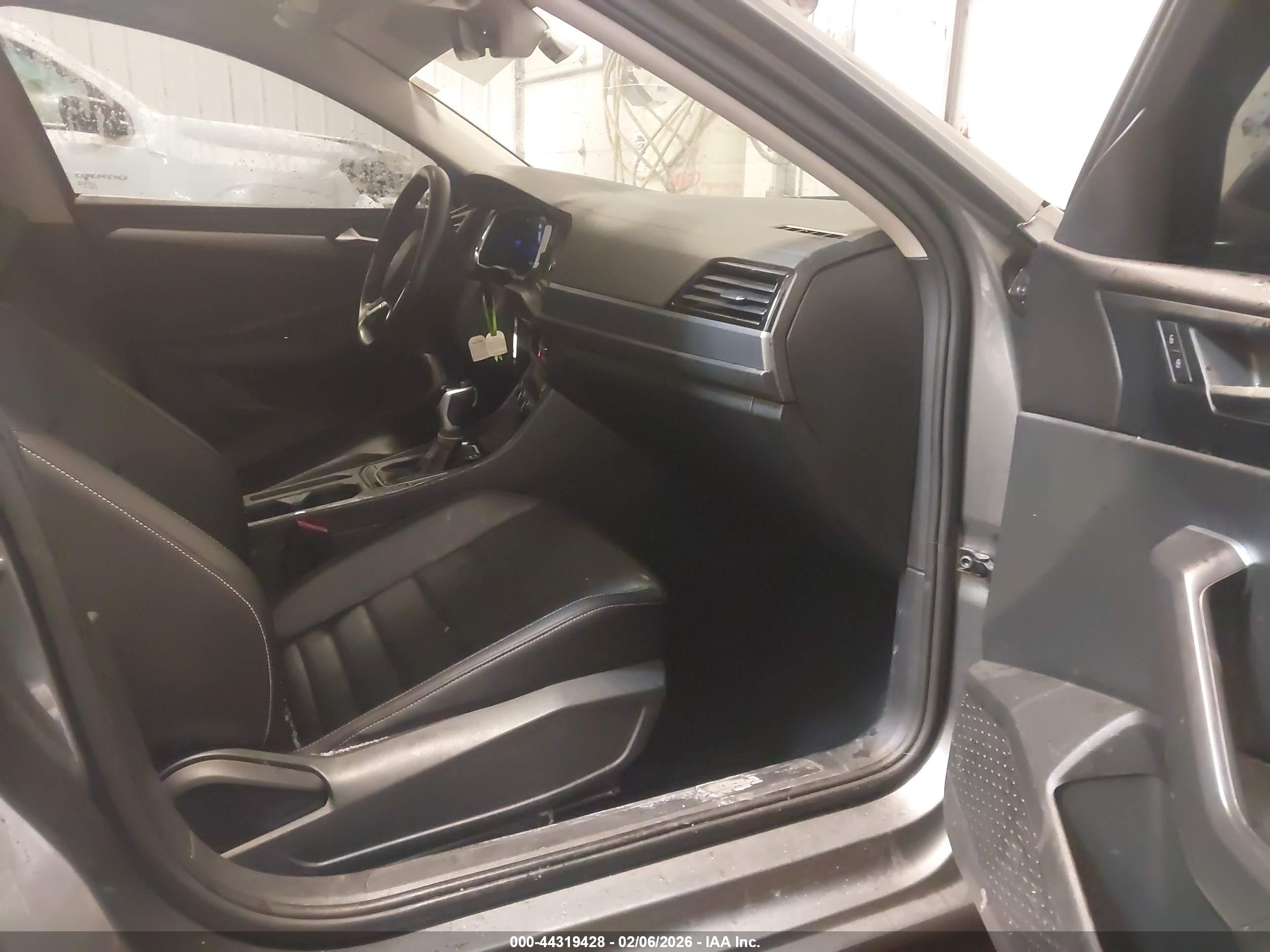 VOLKSWAGEN JETTA image 5