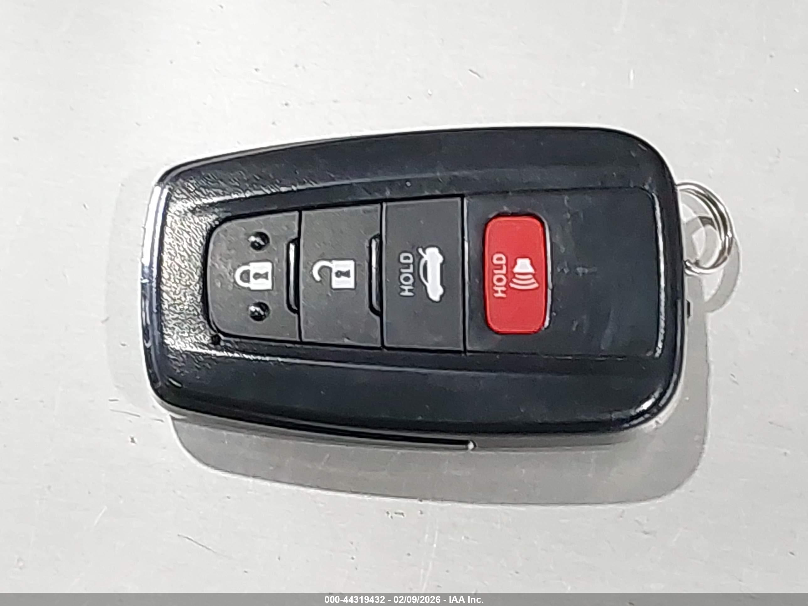 TOYOTA CAMRY image 11