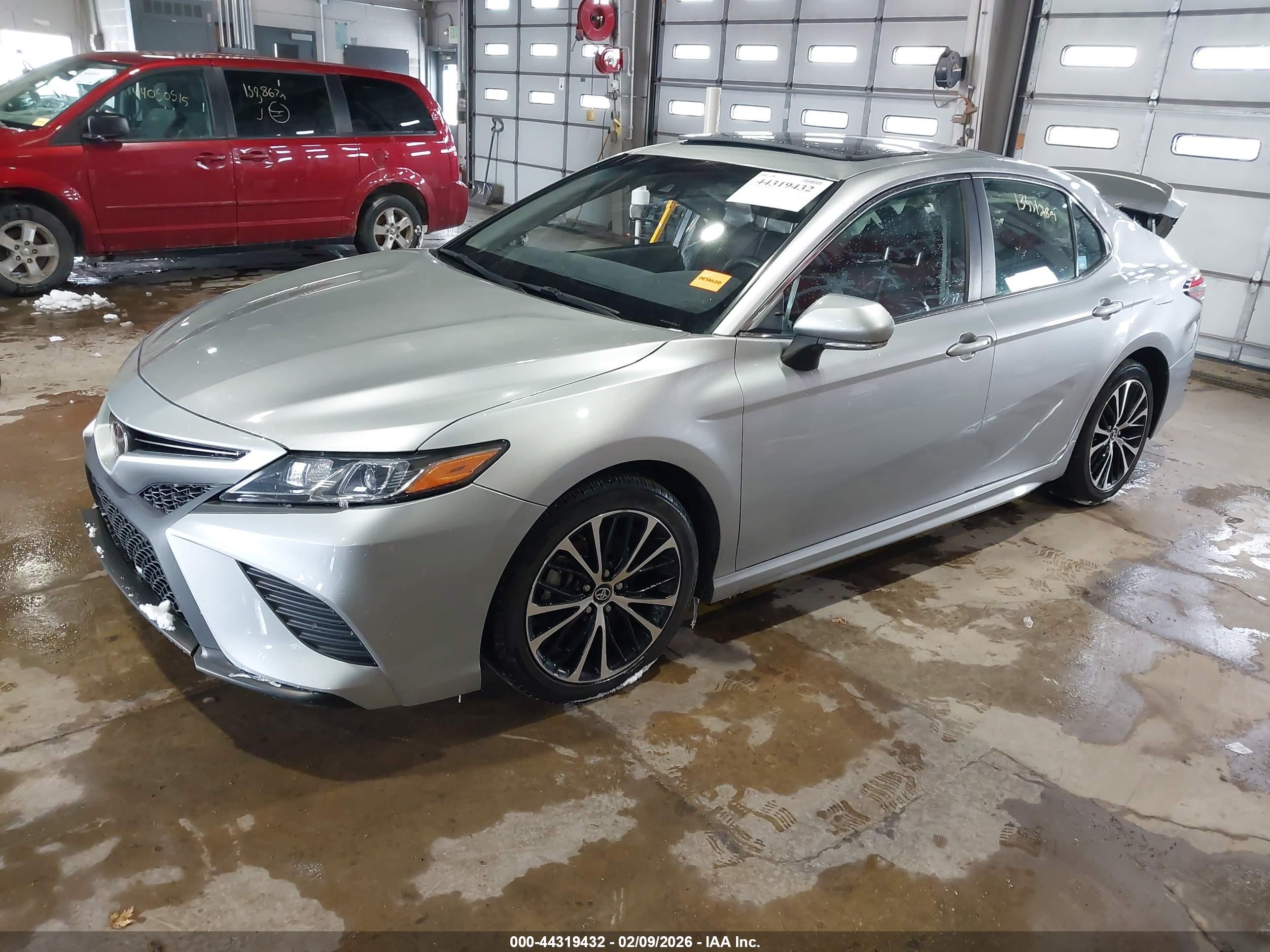 TOYOTA CAMRY image 2