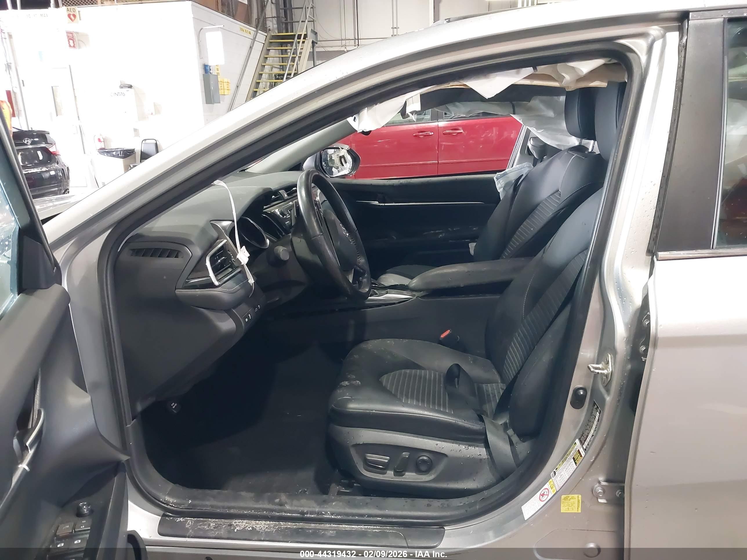 TOYOTA CAMRY image 5