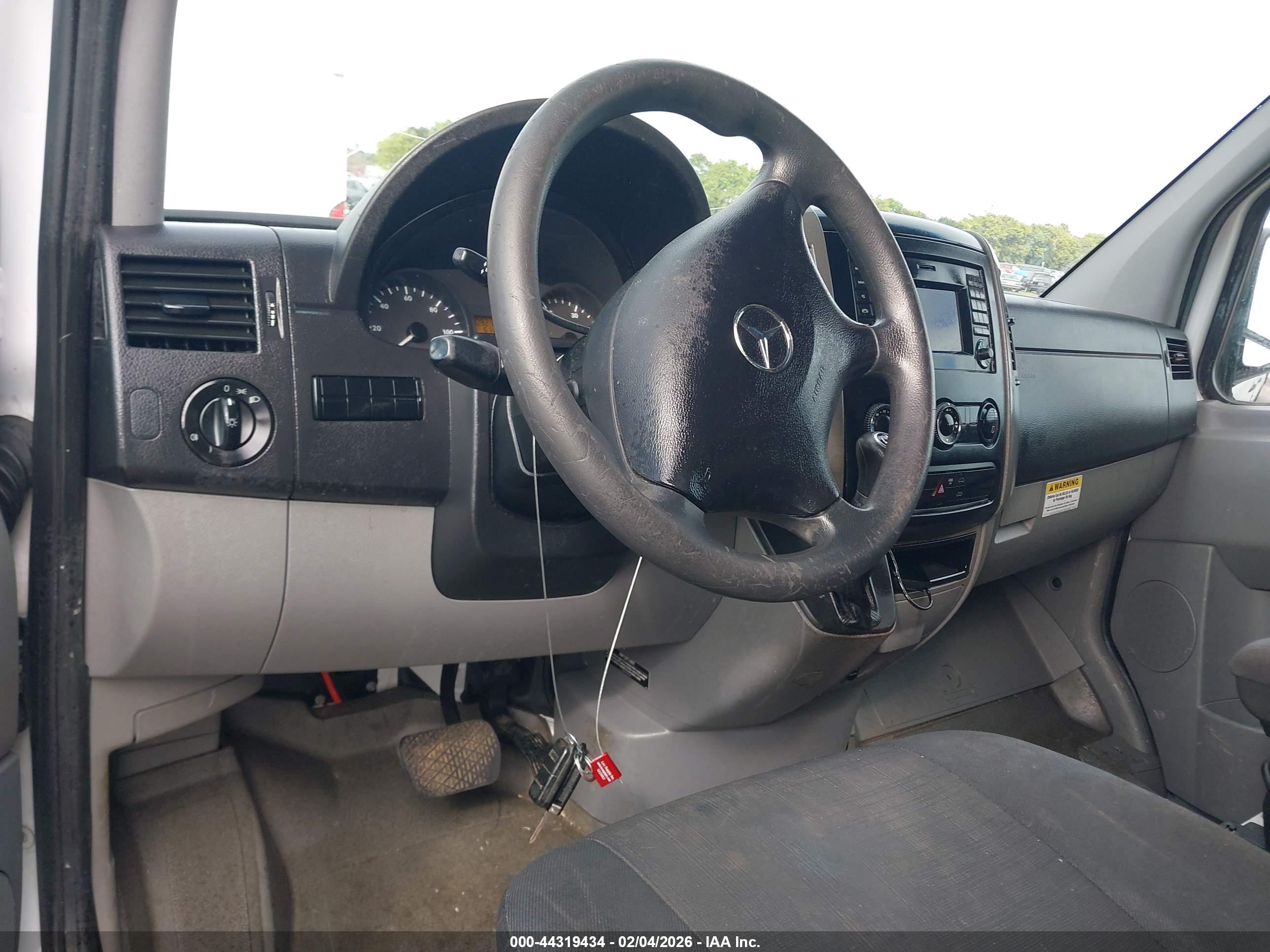 MERCEDES-BENZ SPRINTER image 5