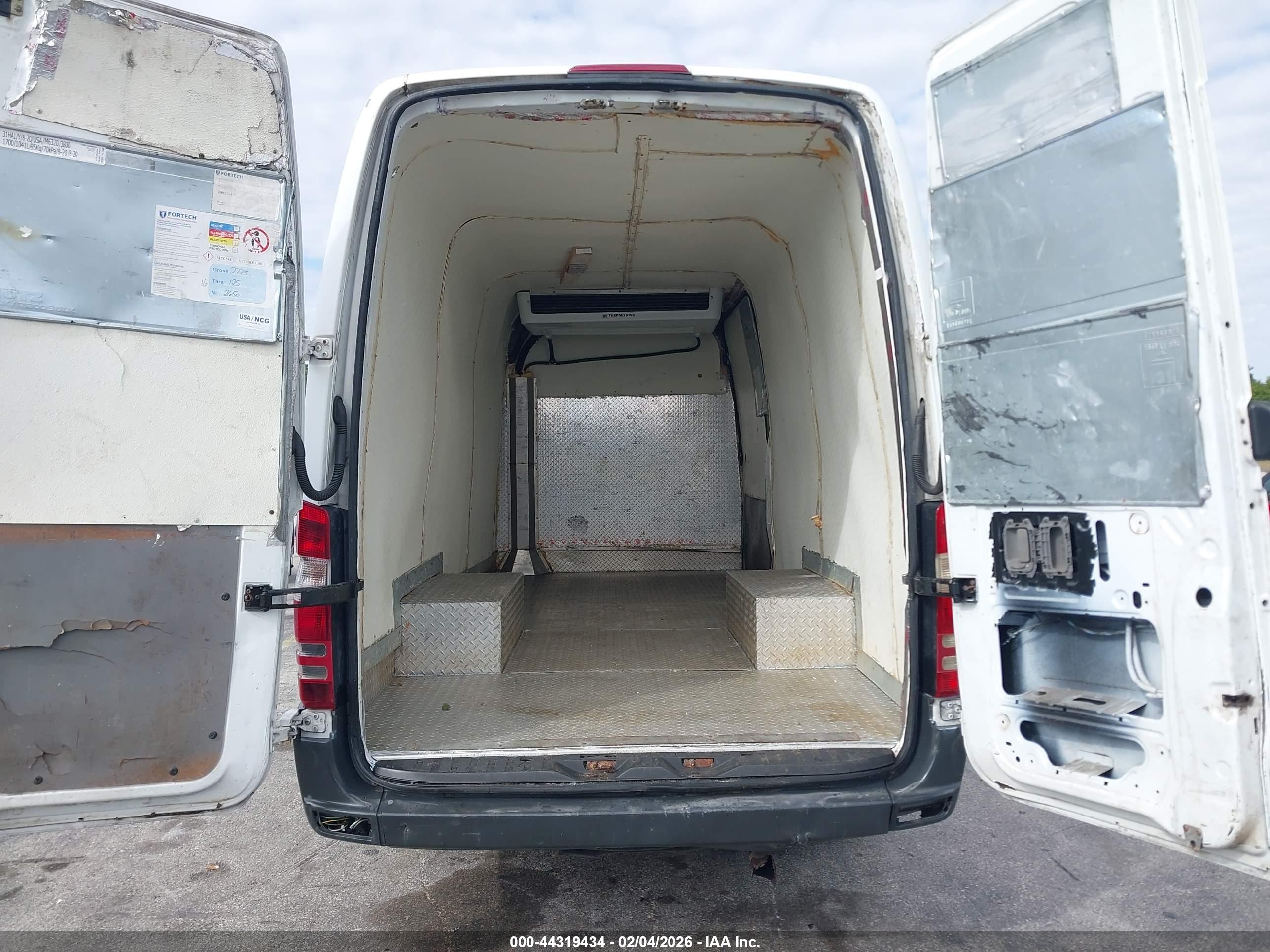 MERCEDES-BENZ SPRINTER image 8