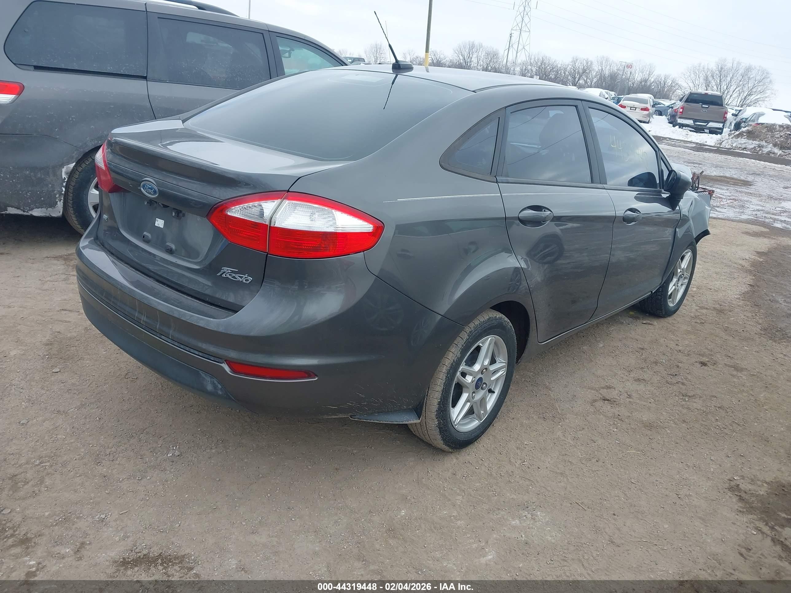 FORD FIESTA image 4