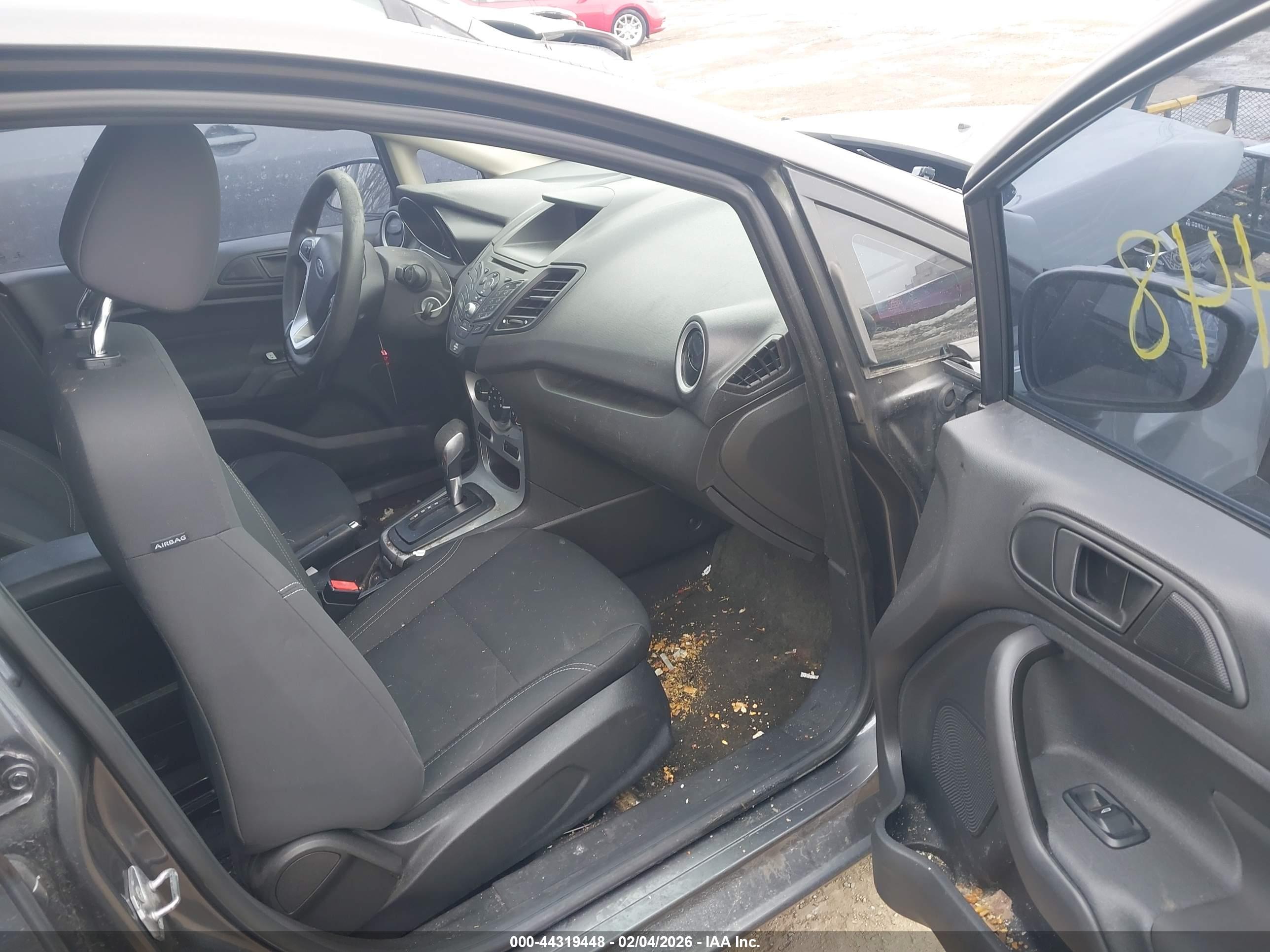 FORD FIESTA image 5