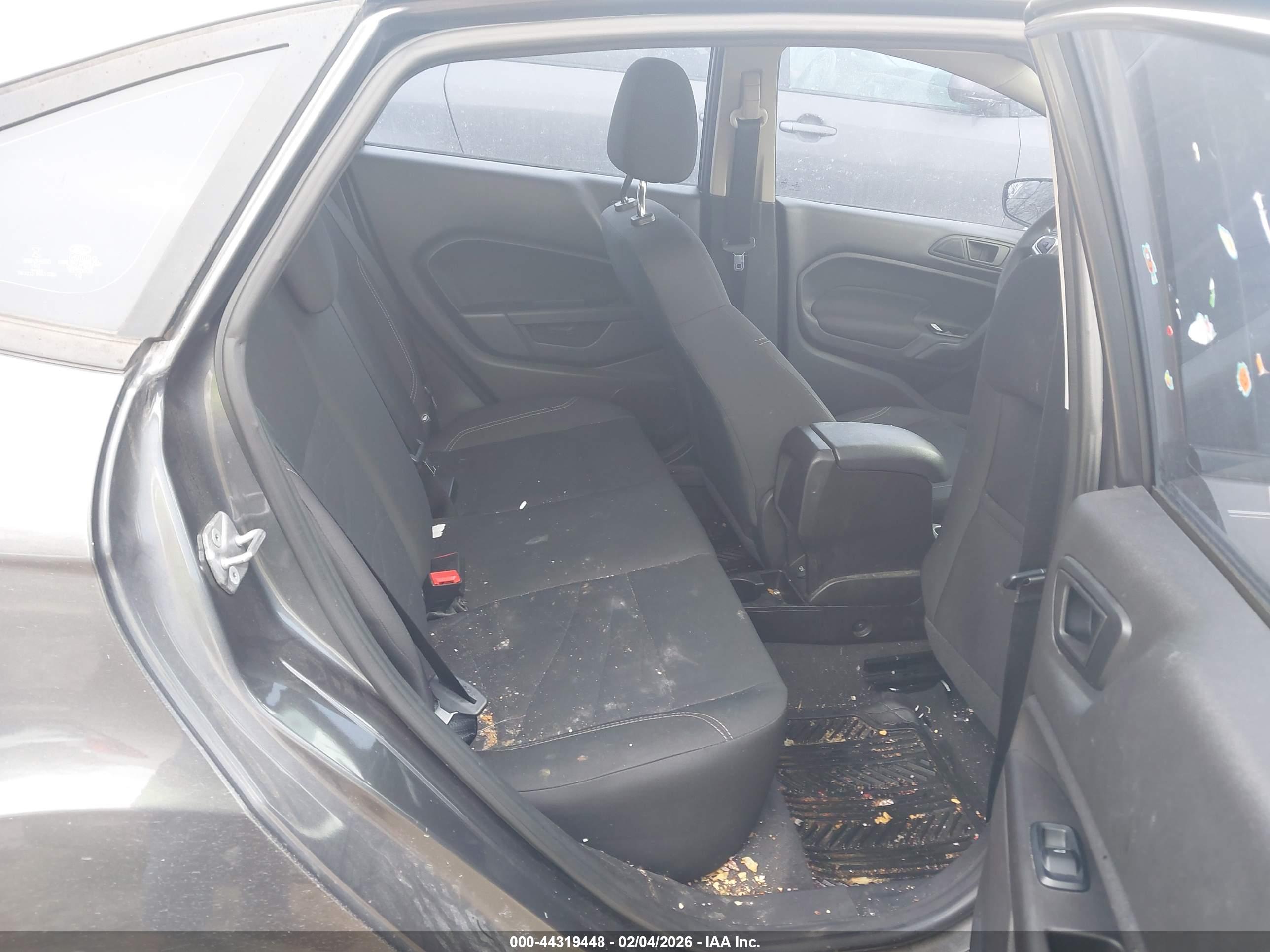 FORD FIESTA image 8