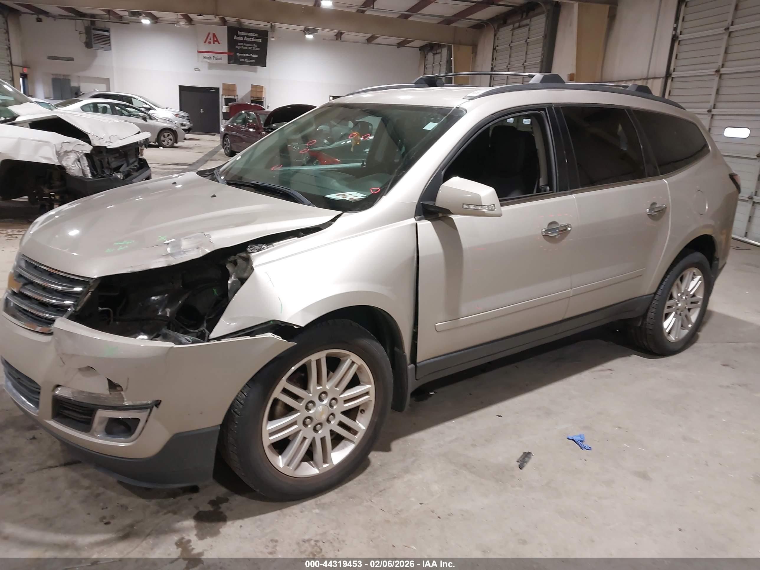 CHEVROLET TRAVERSE image 2