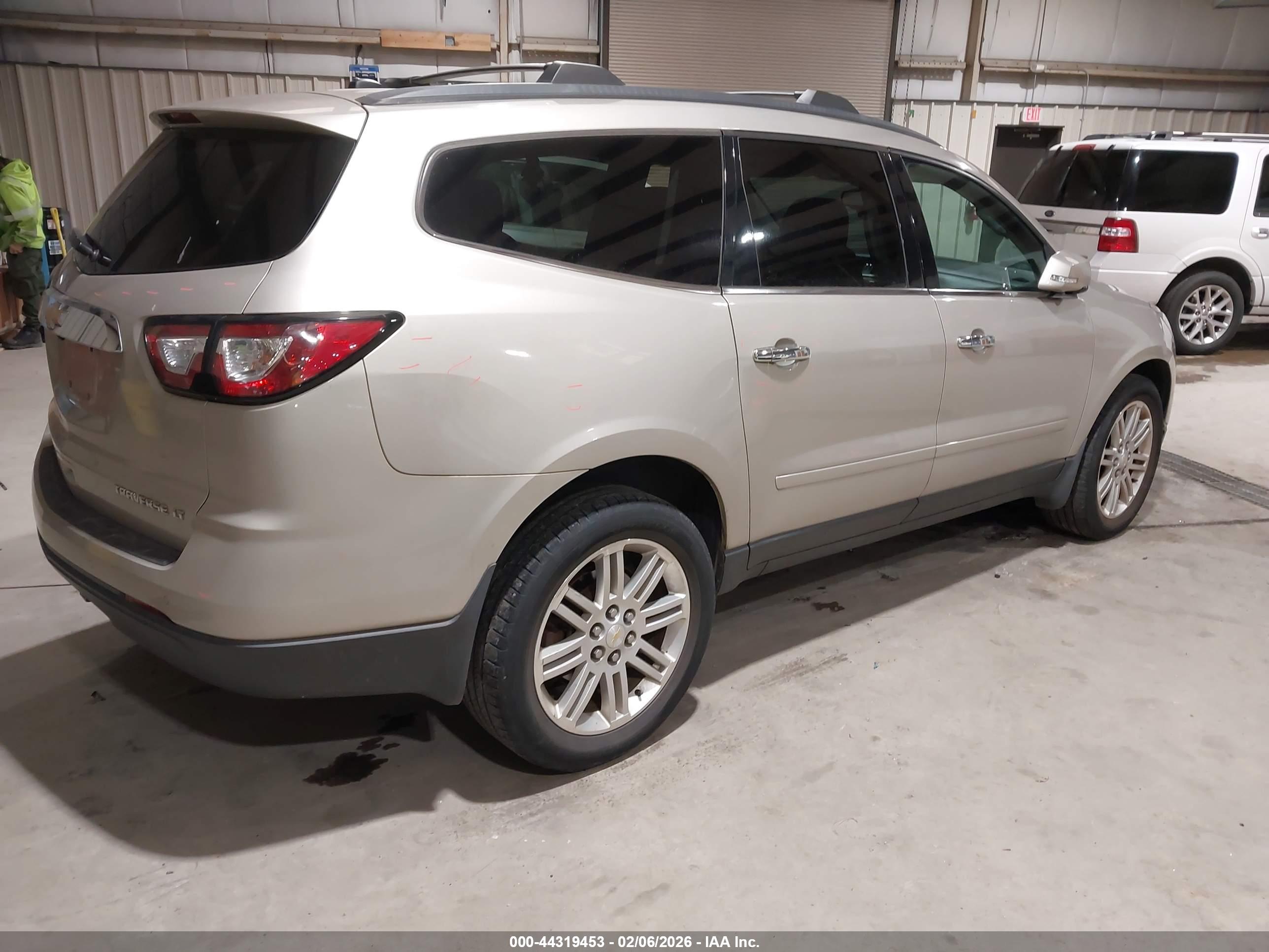 CHEVROLET TRAVERSE image 4