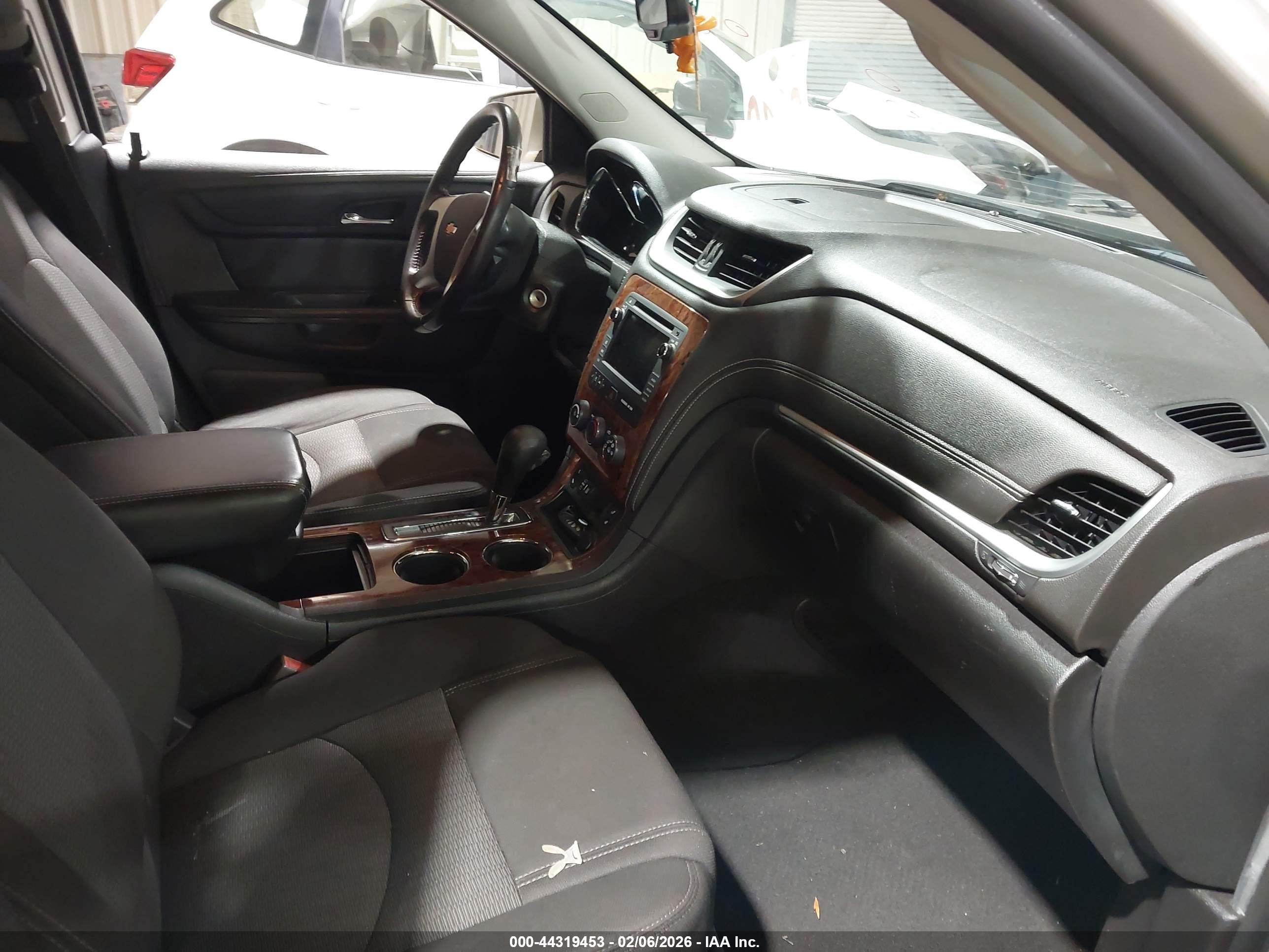 CHEVROLET TRAVERSE image 5