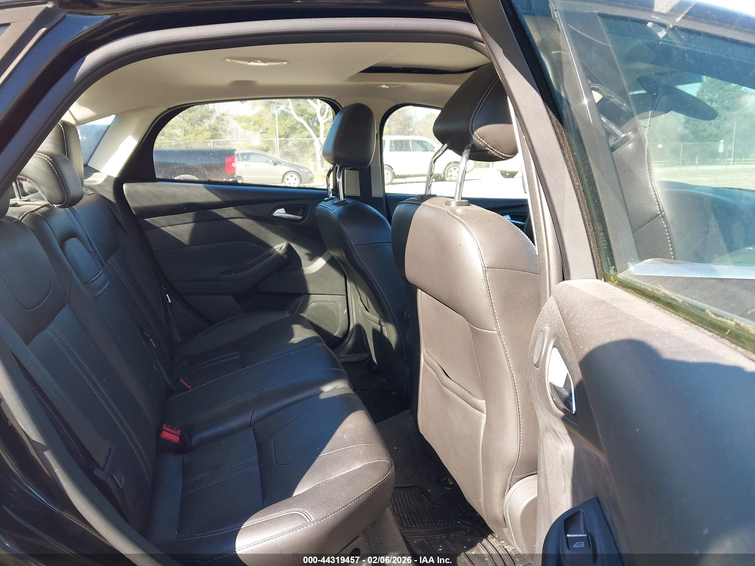 FORD FOCUS image 8