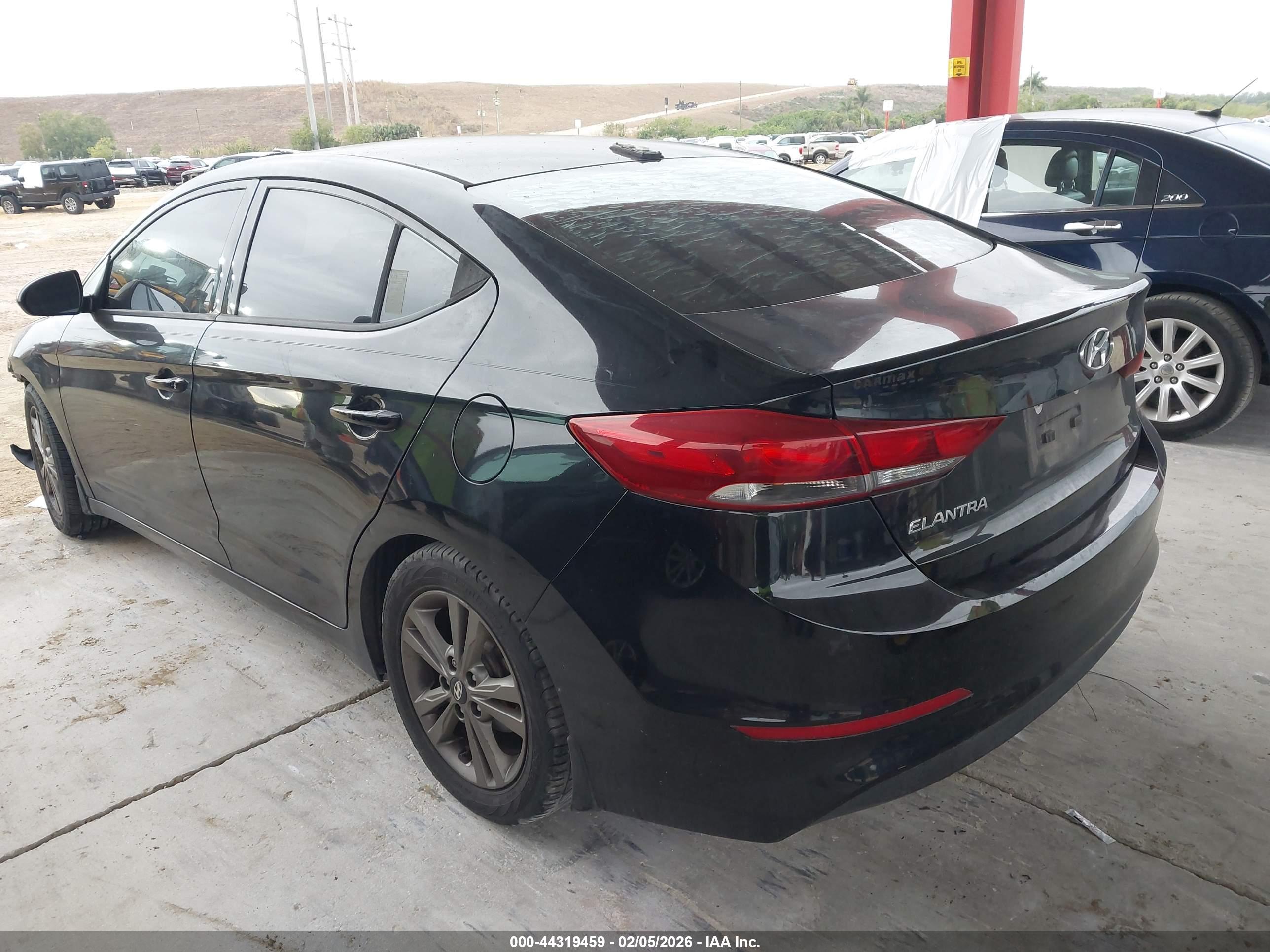 HYUNDAI ELANTRA image 3