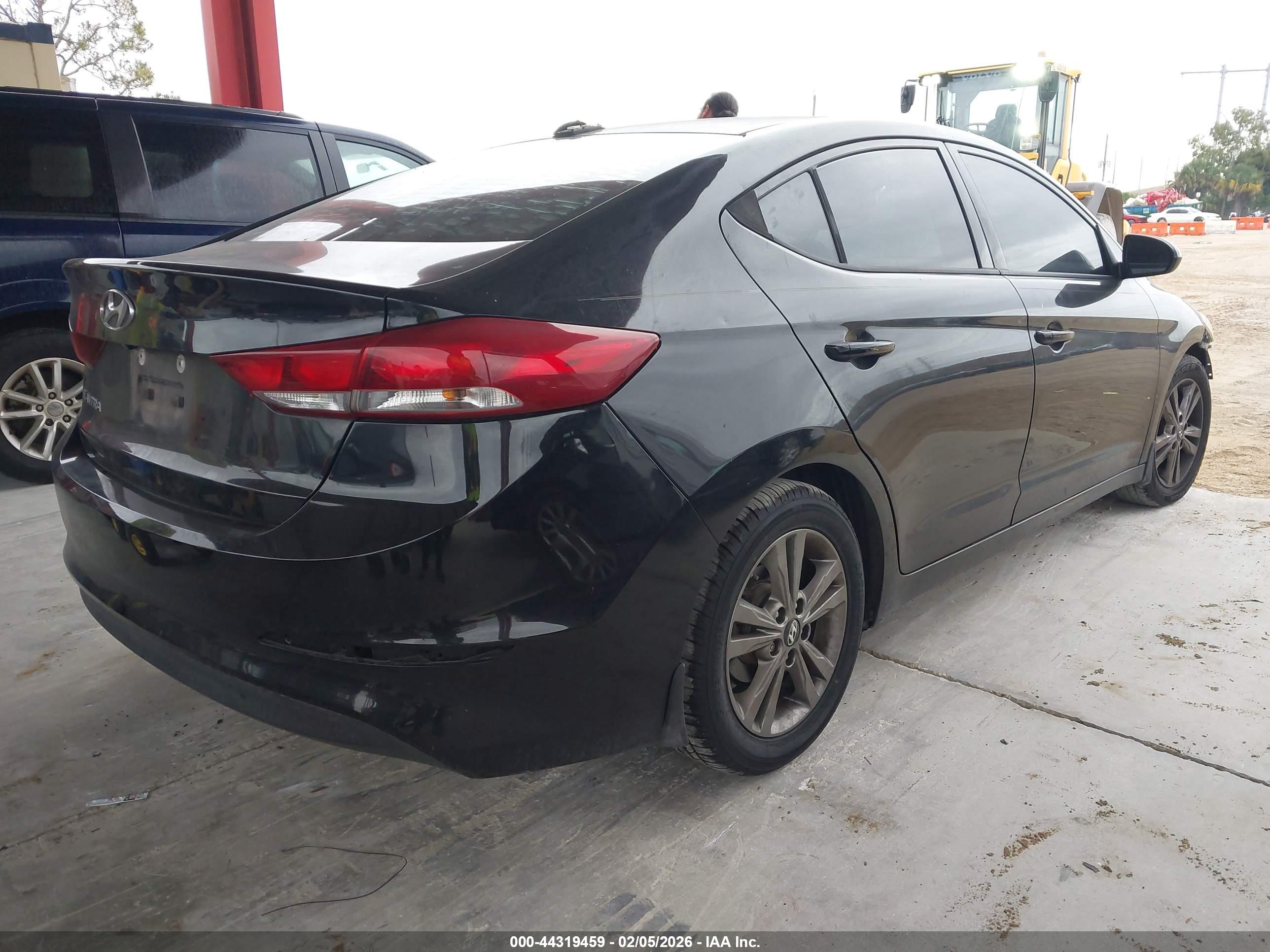 HYUNDAI ELANTRA image 4