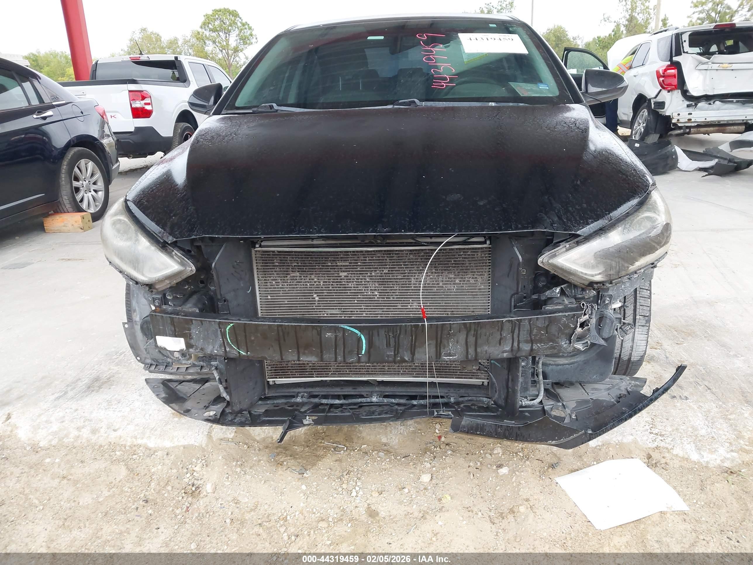 HYUNDAI ELANTRA image 6