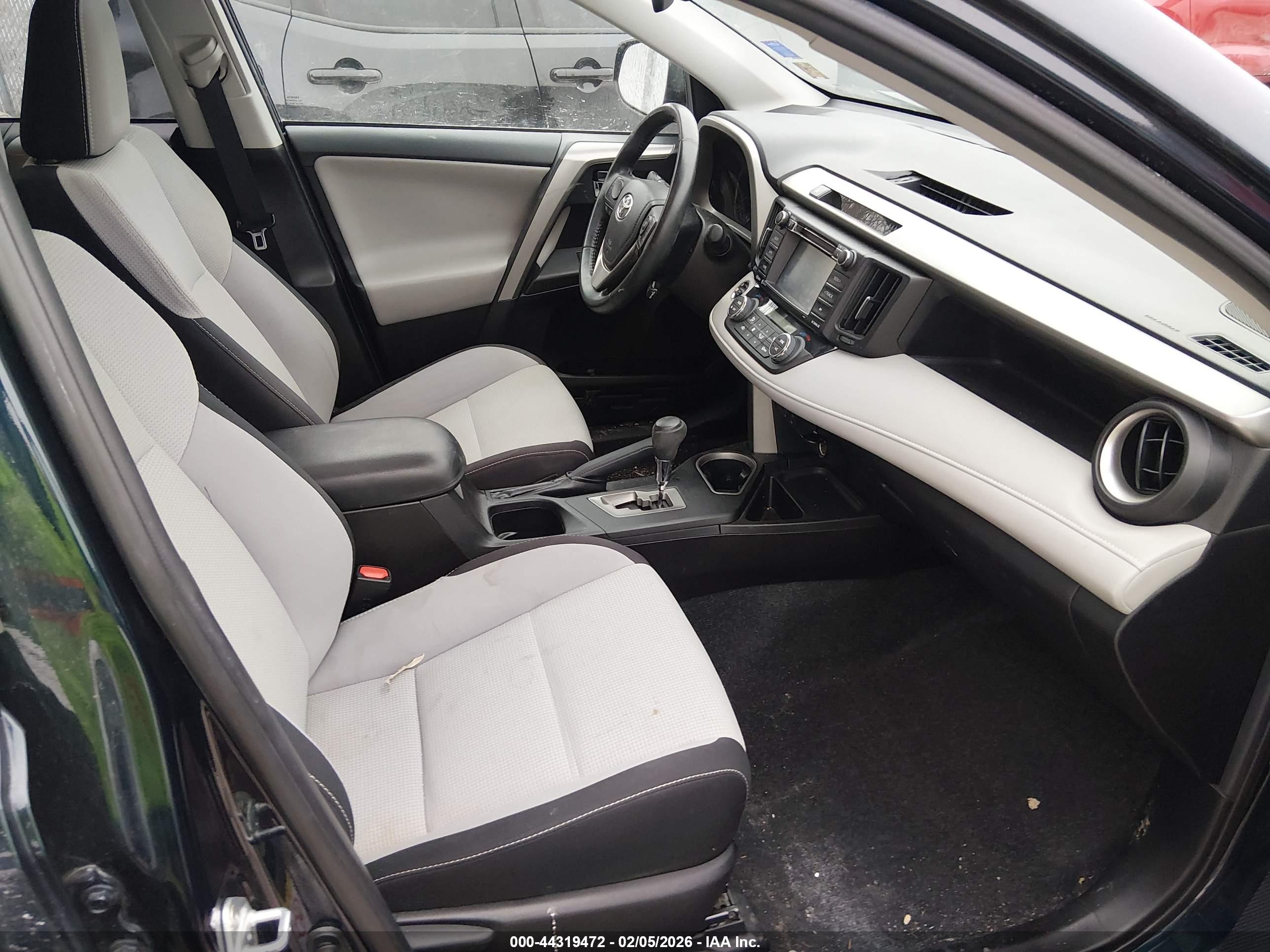 TOYOTA RAV4 image 5