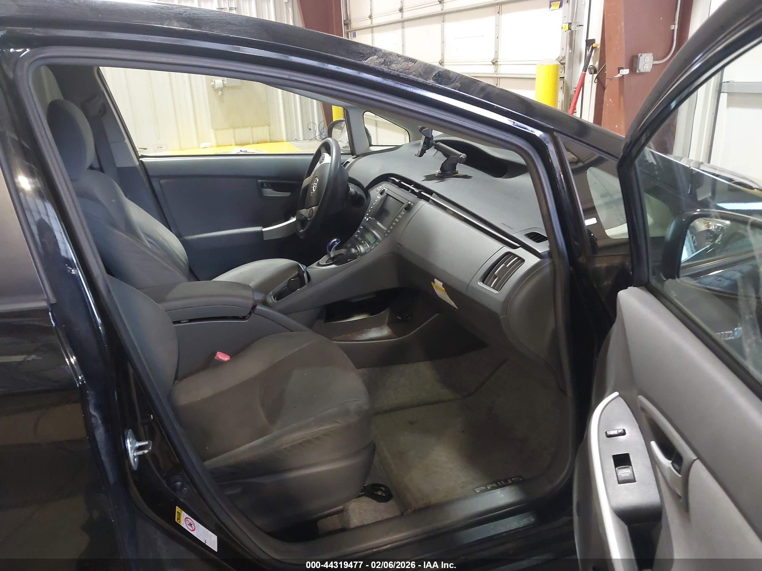 TOYOTA PRIUS image 5