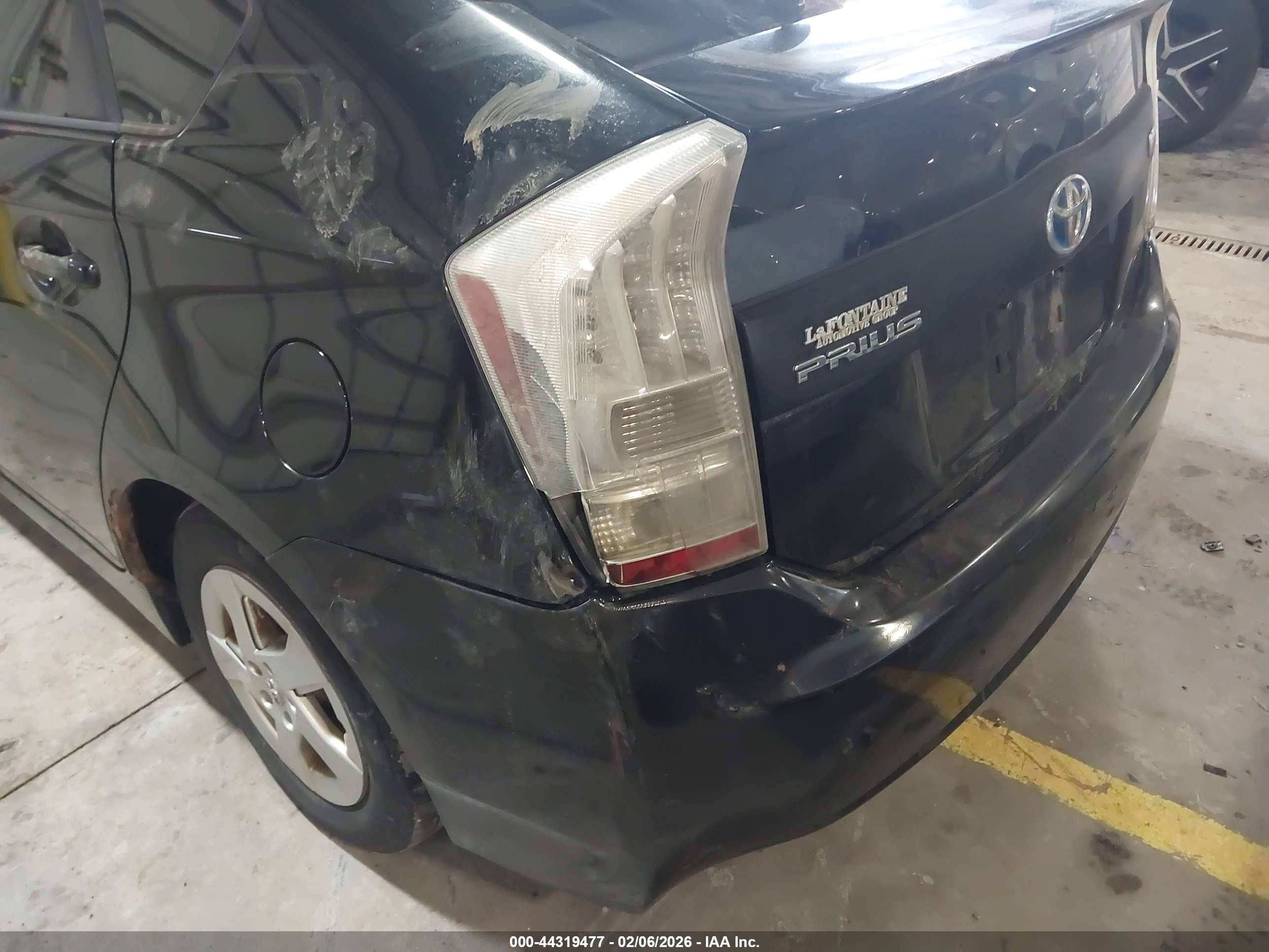 TOYOTA PRIUS image 6