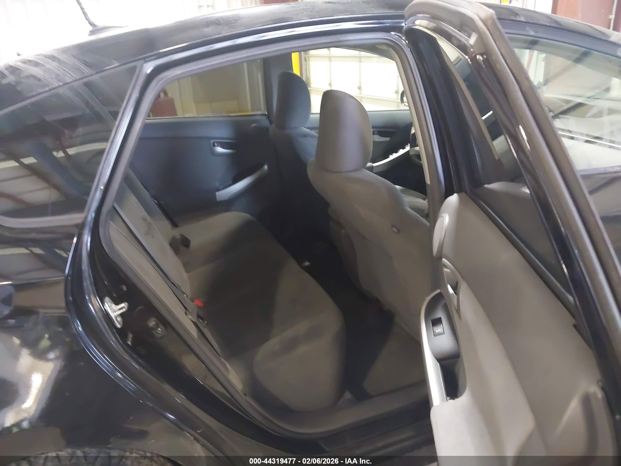 TOYOTA PRIUS image 8