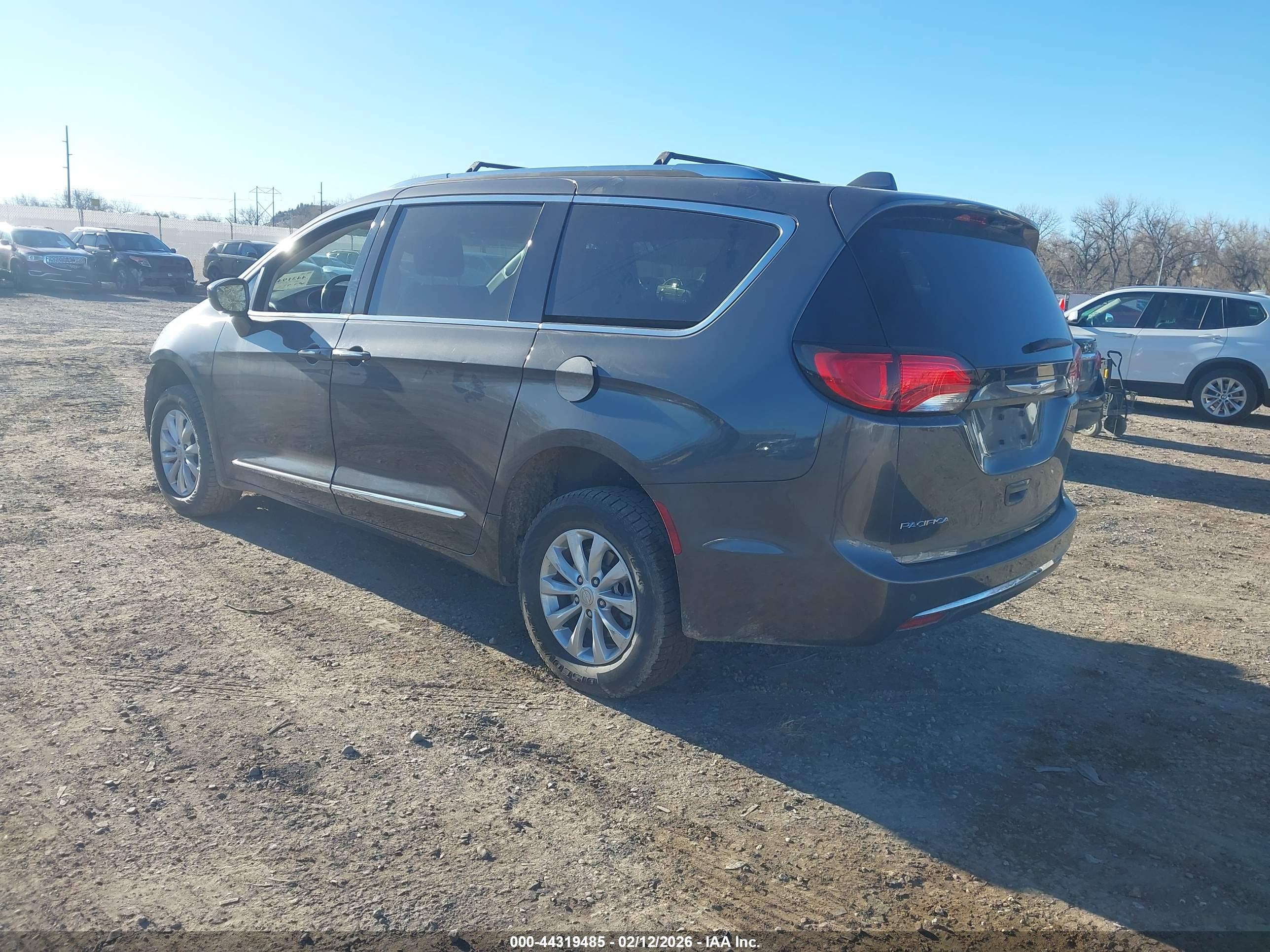 CHRYSLER PACIFICA image 3