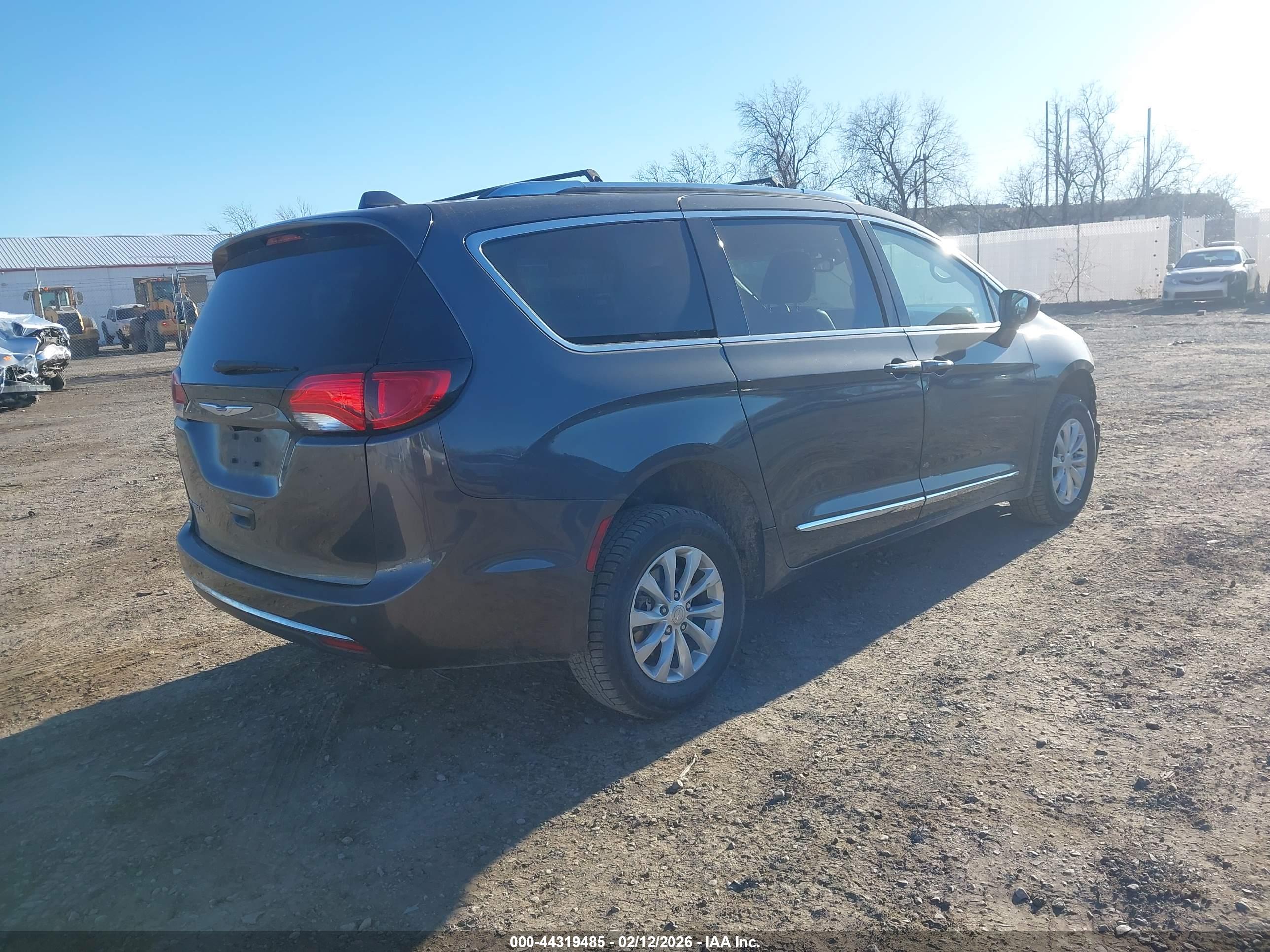 CHRYSLER PACIFICA image 4