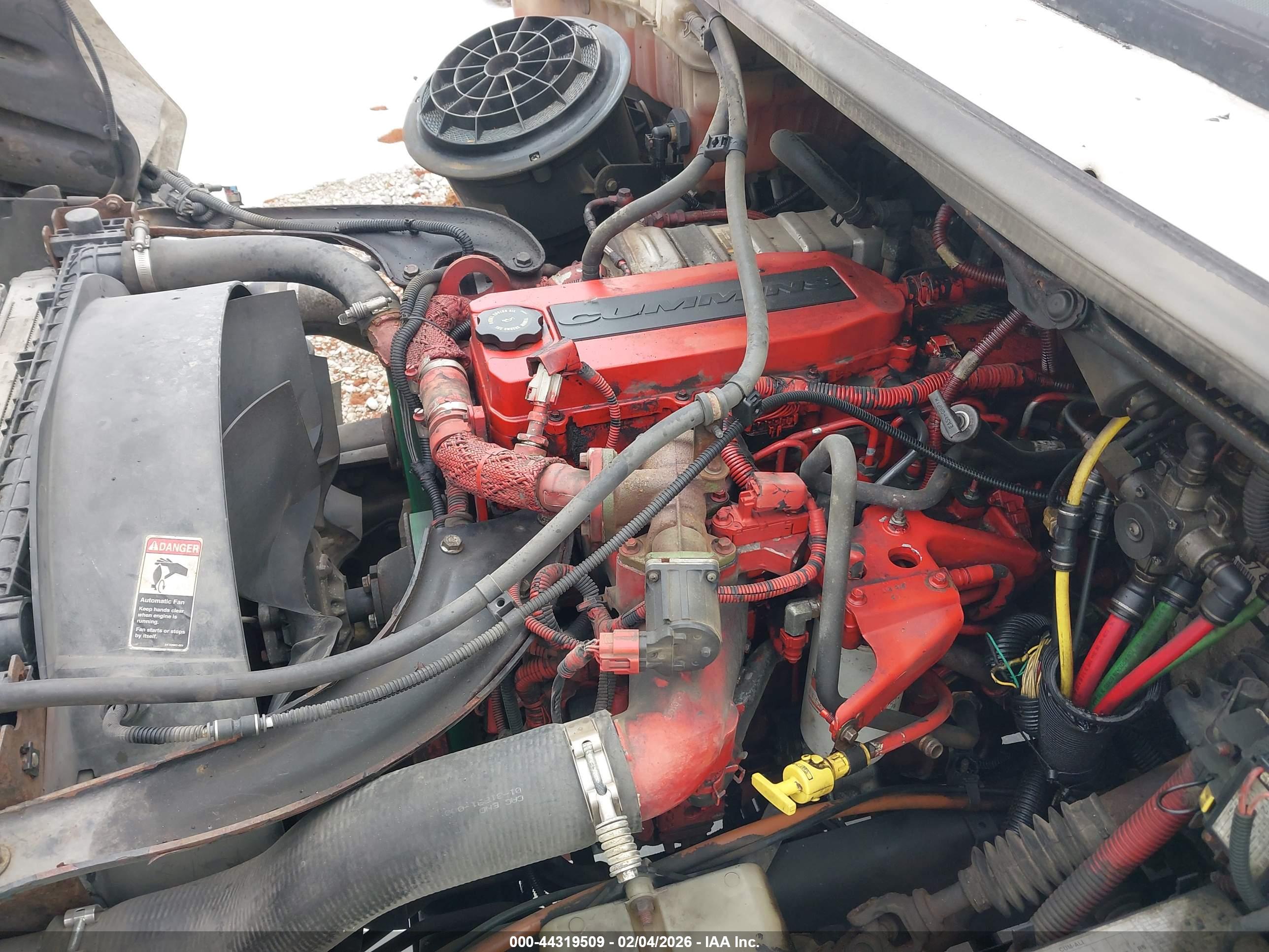 FREIGHTLINER M2 image 10