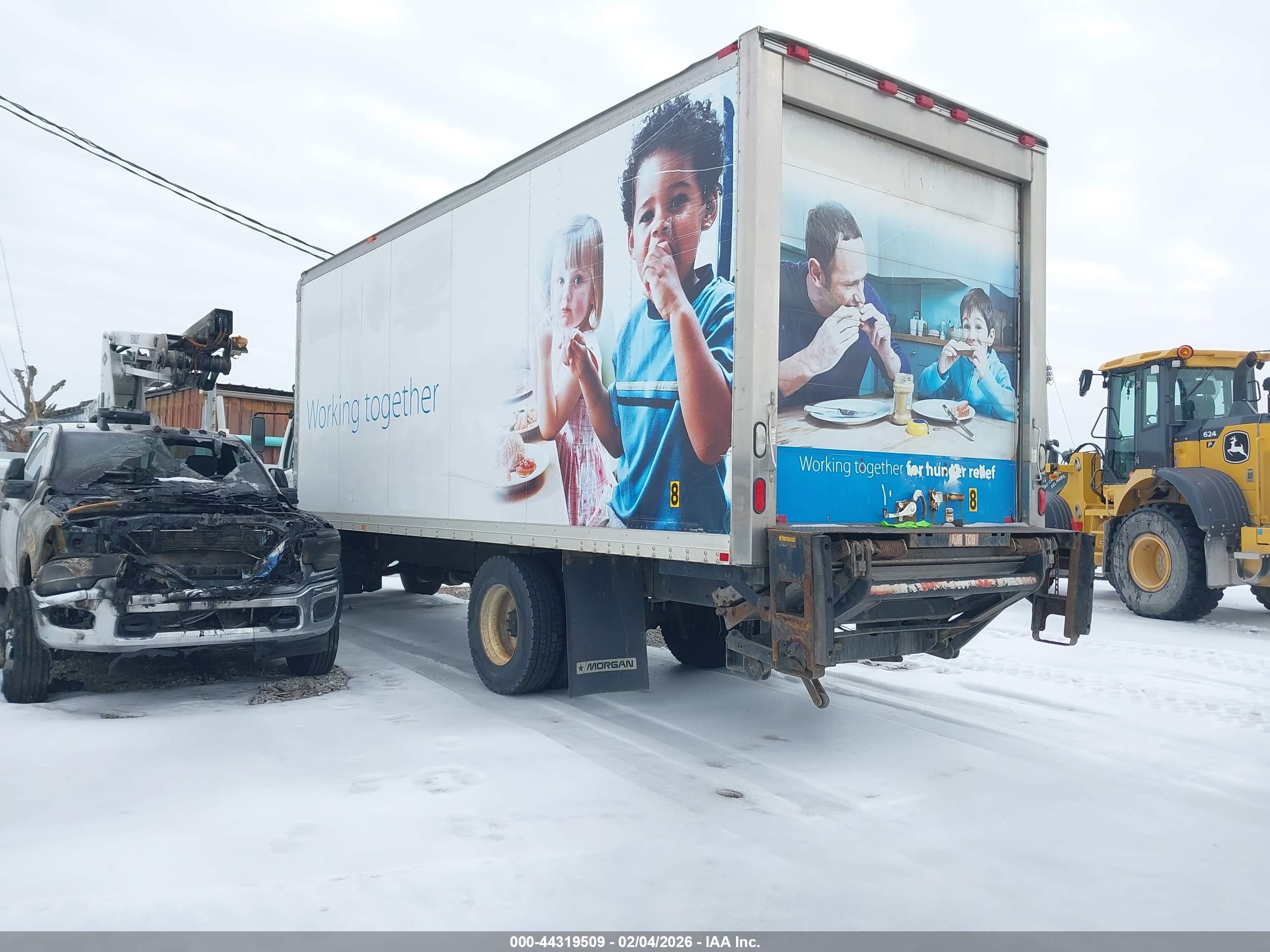 FREIGHTLINER M2 image 3