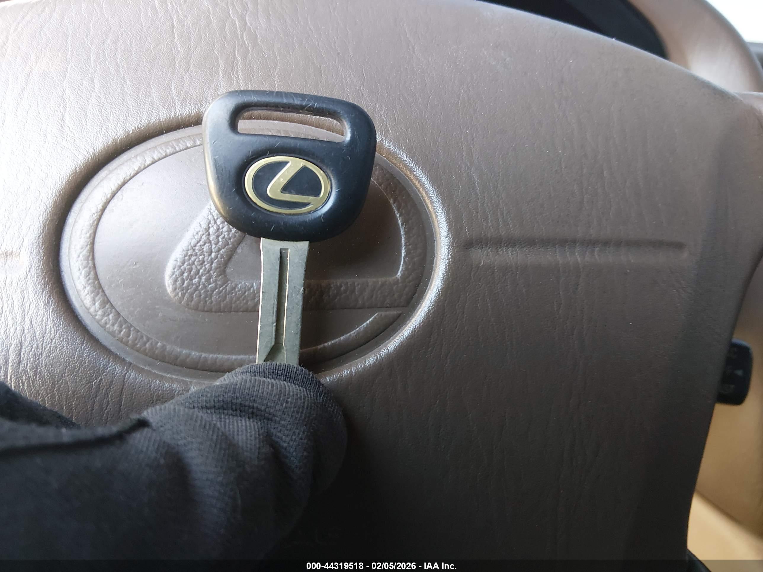LEXUS LS image 11