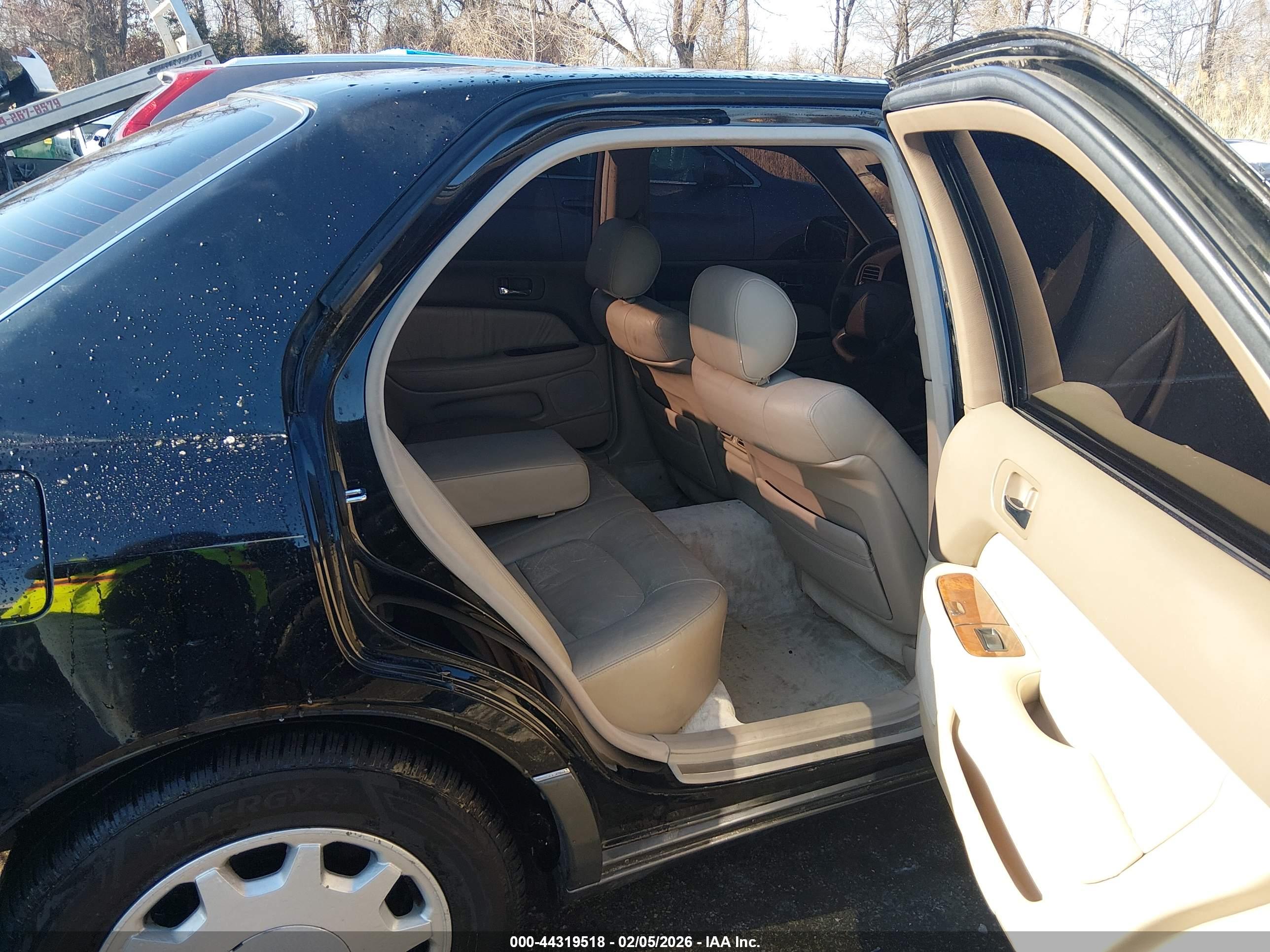 LEXUS LS image 8