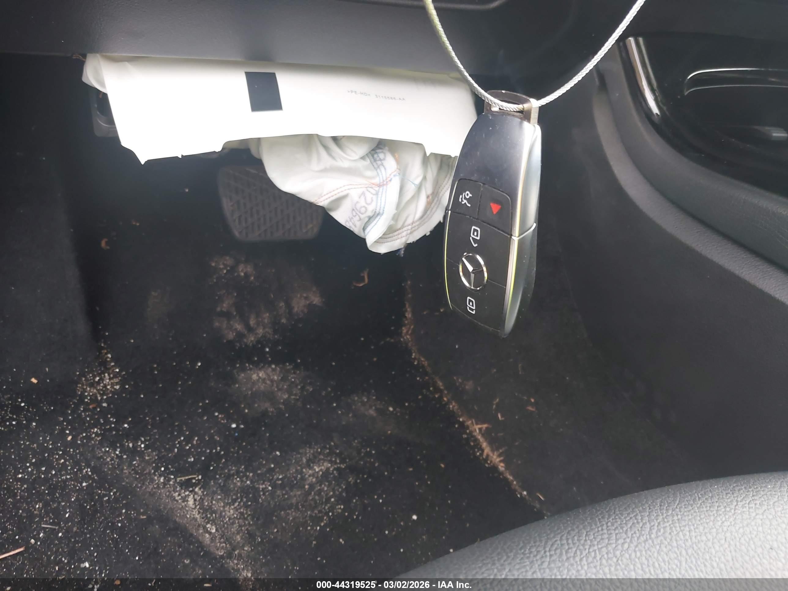 MERCEDES-BENZ CLA image 11