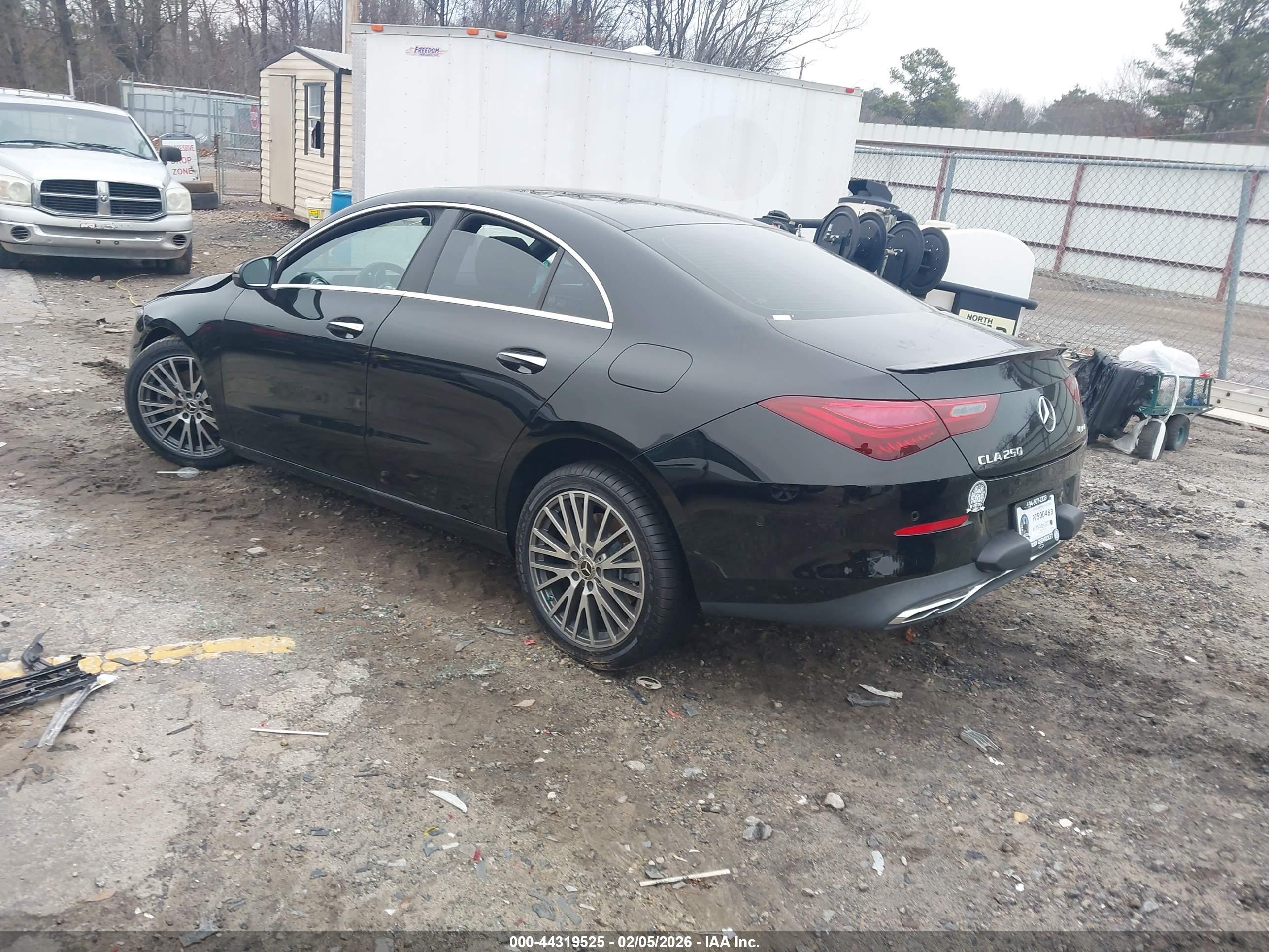 MERCEDES-BENZ CLA image 3