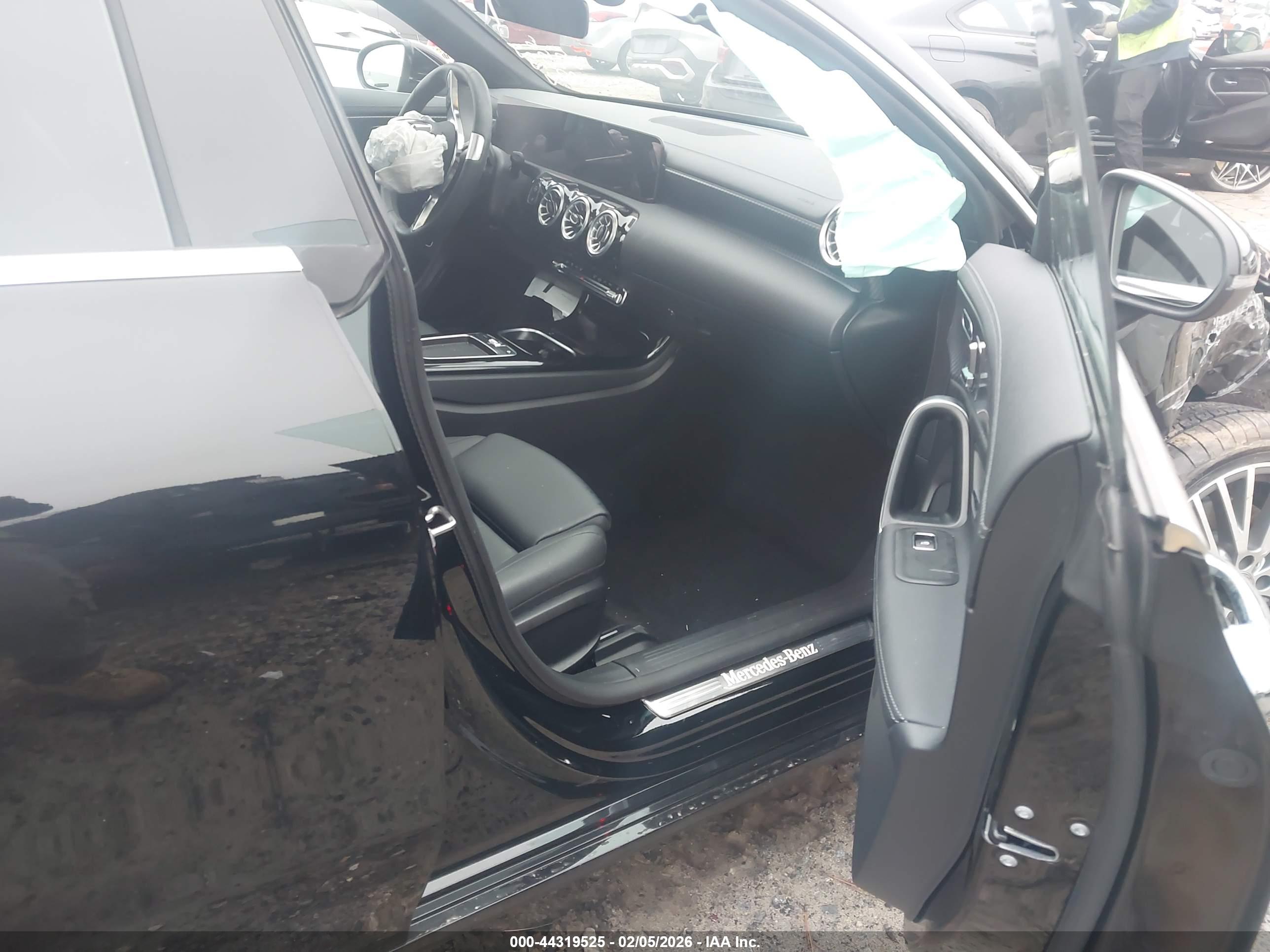 MERCEDES-BENZ CLA image 5