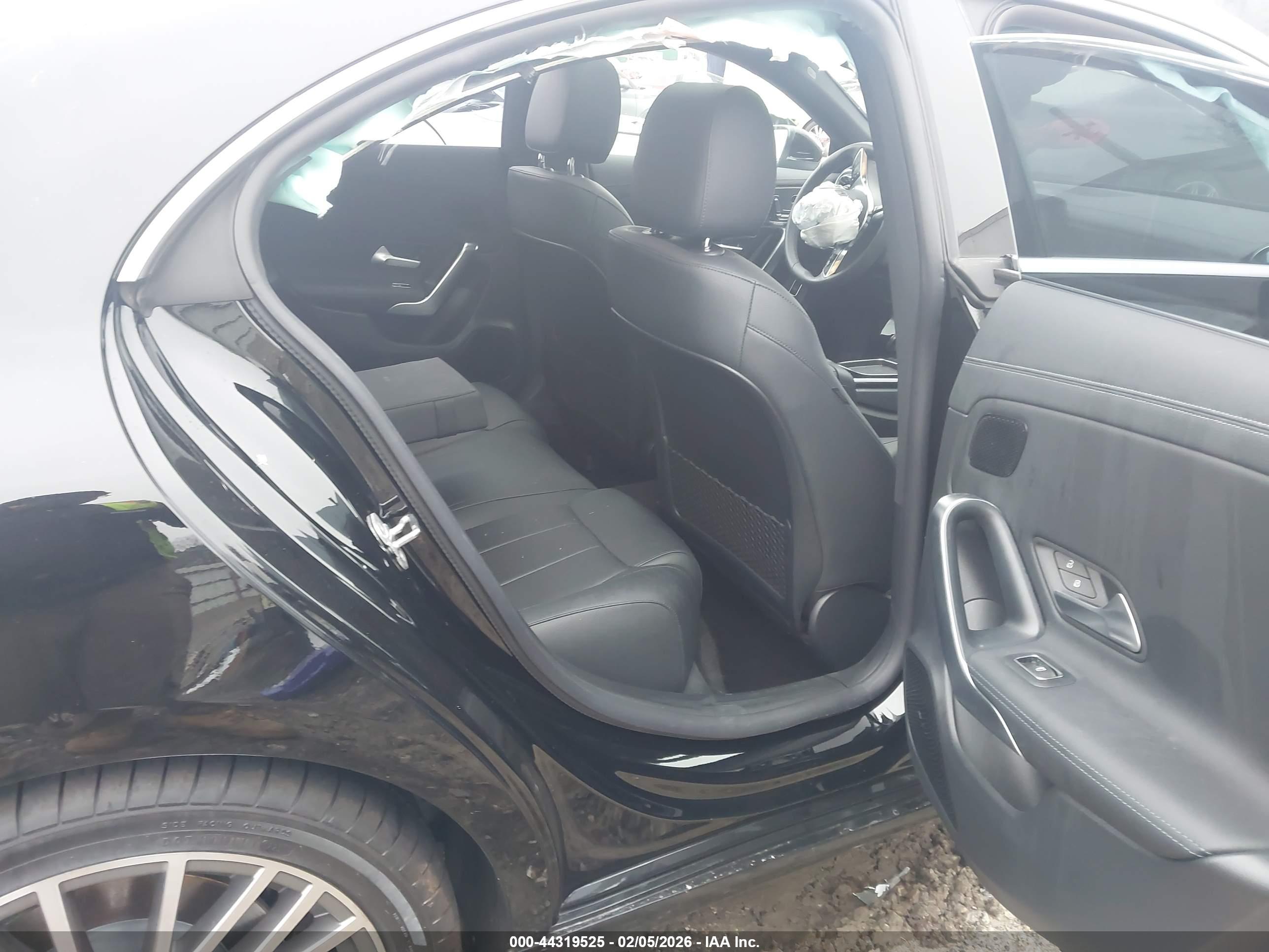 MERCEDES-BENZ CLA image 8