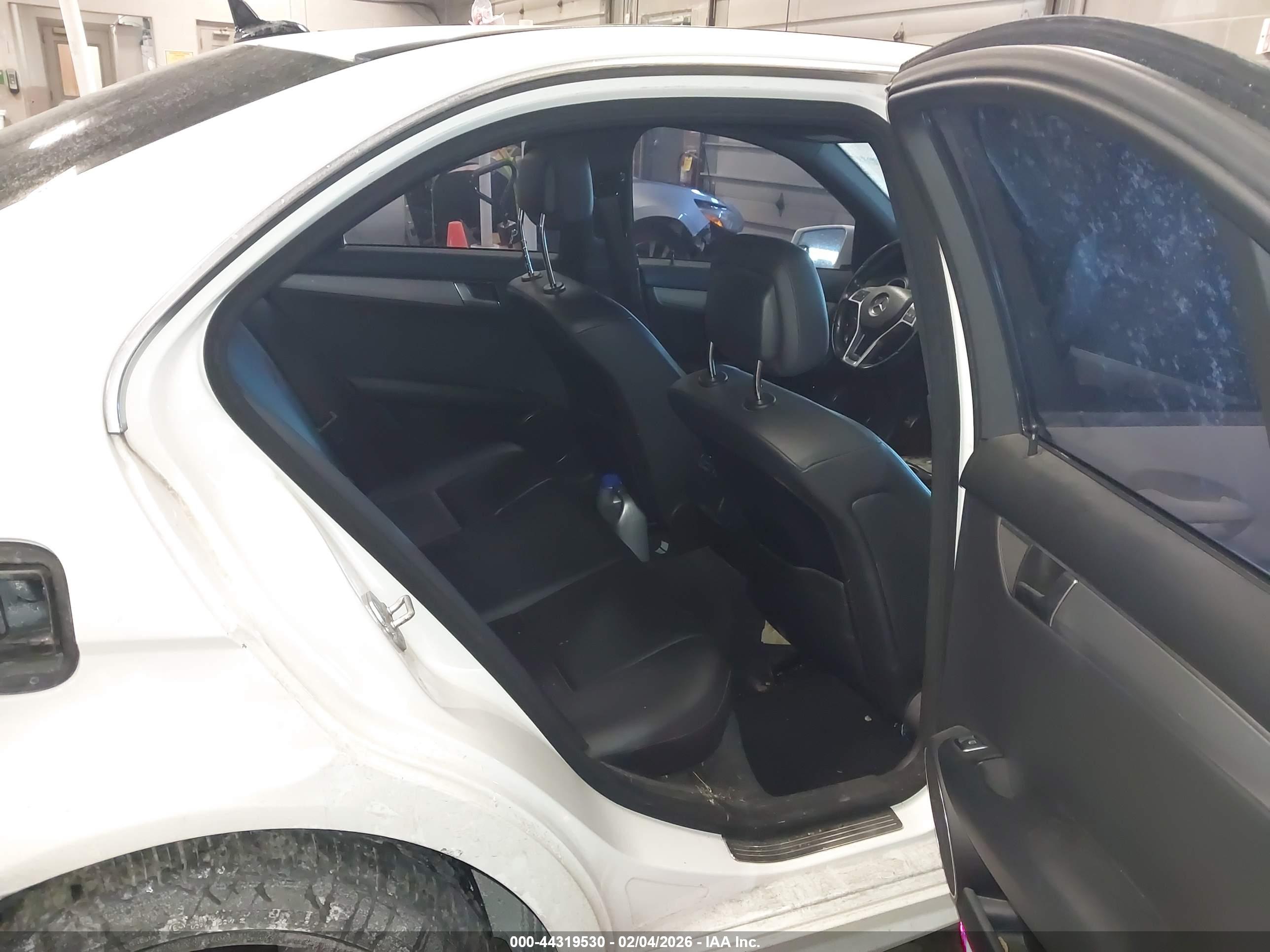 MERCEDES-BENZ C image 8