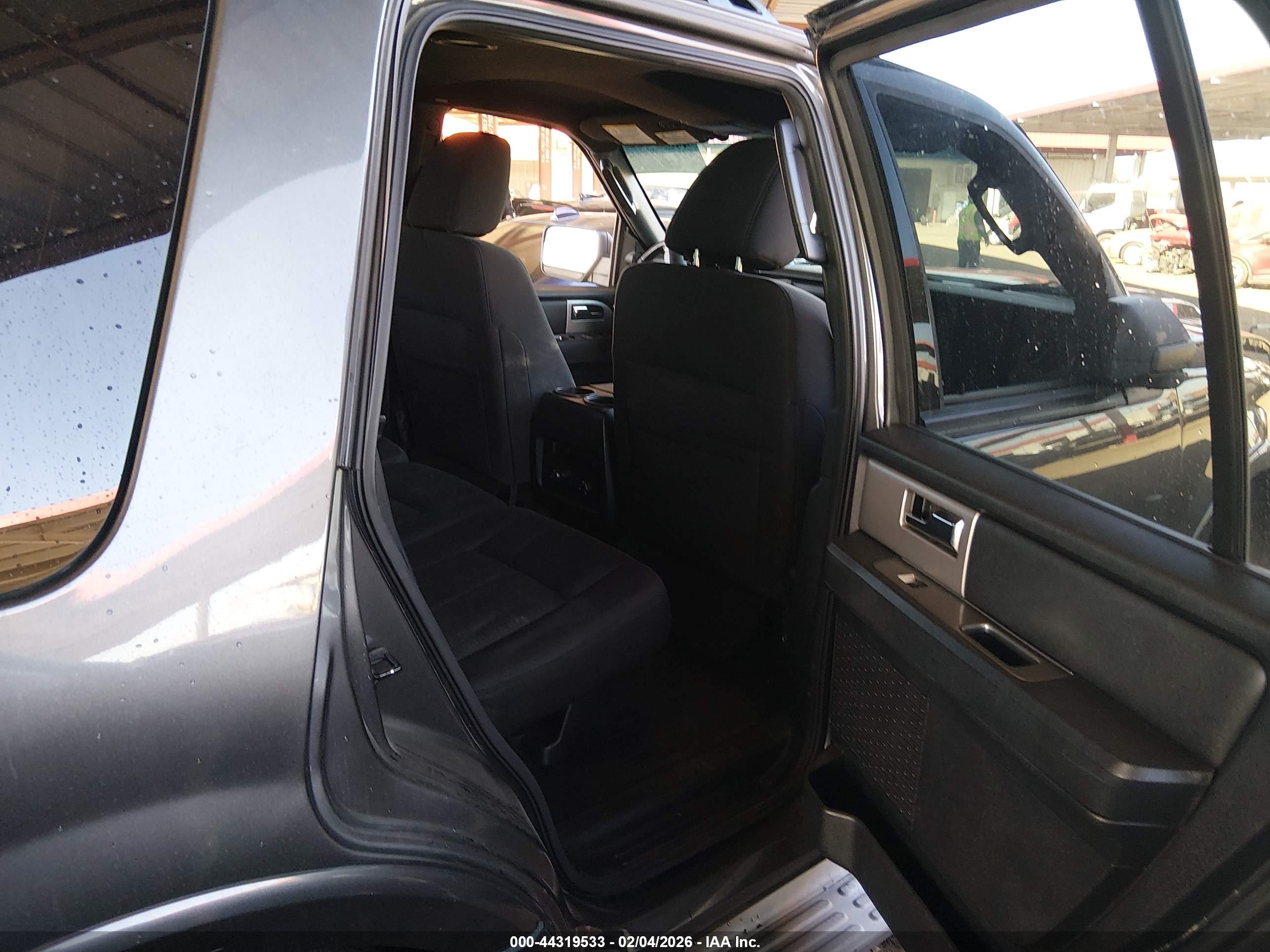 FORD EXPEDITION image 8