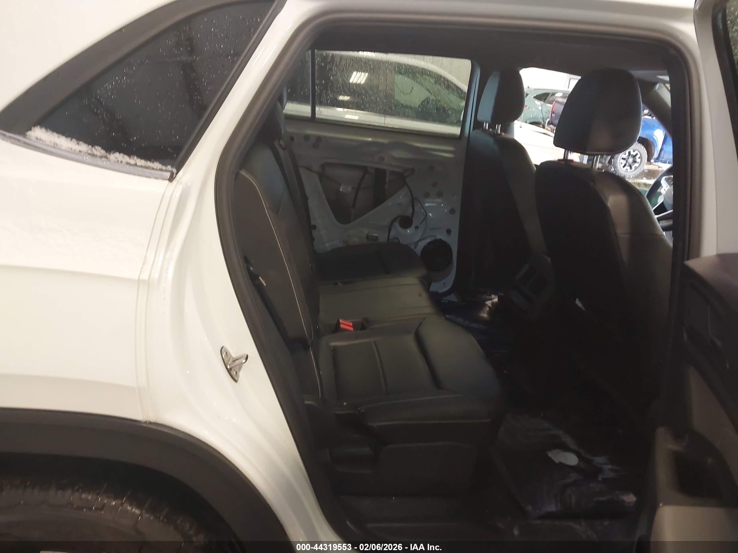 VOLKSWAGEN ATLAS image 8