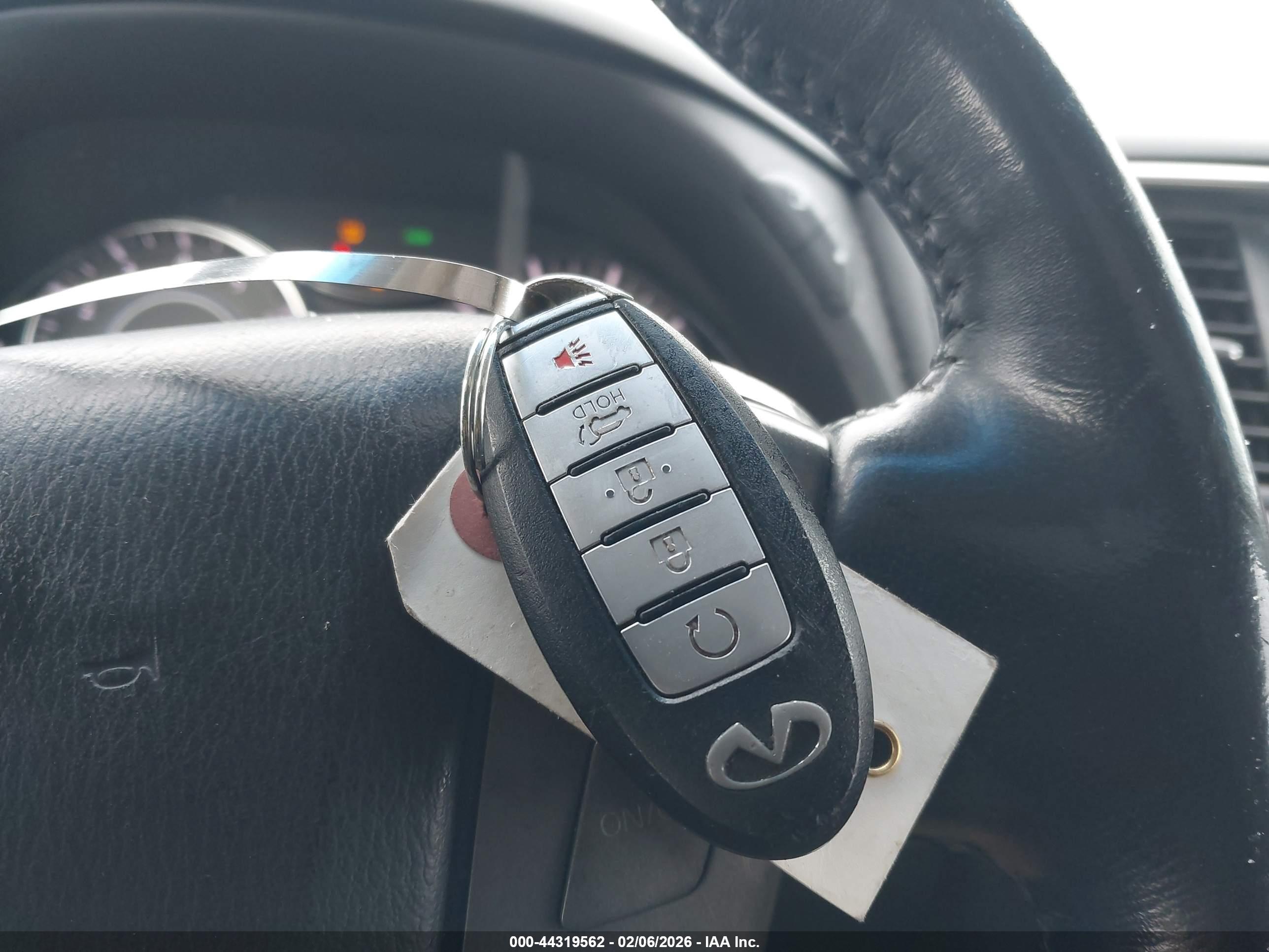 INFINITI QX56 image 11