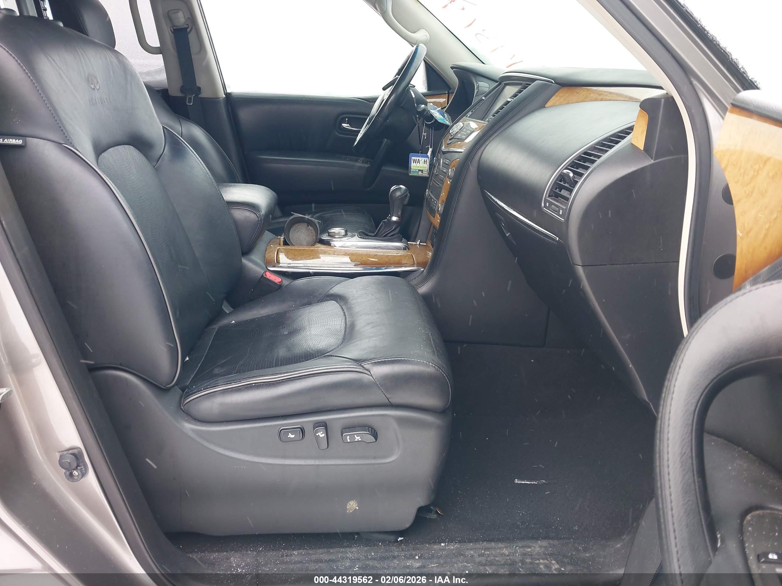 INFINITI QX56 image 5