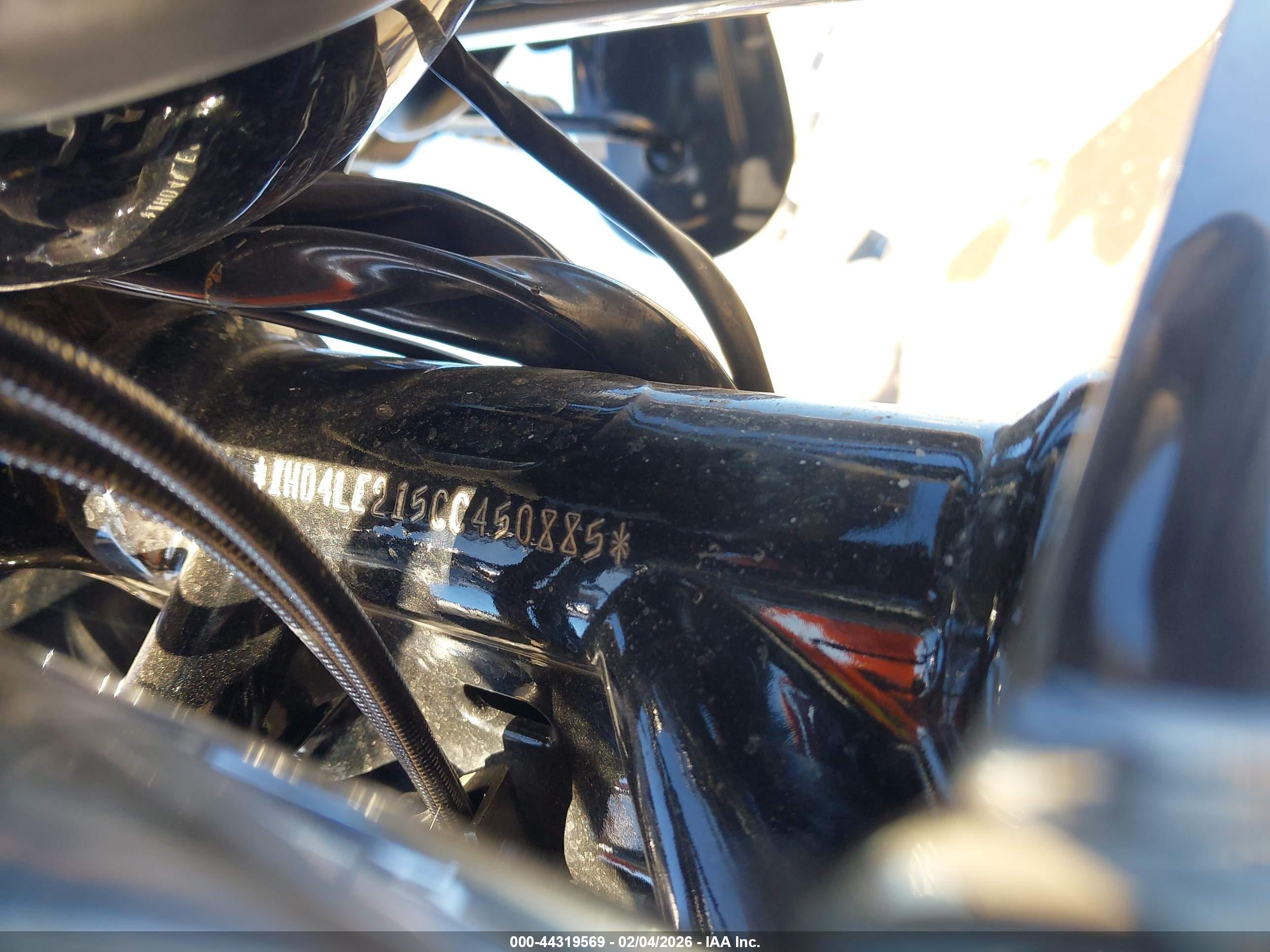 HARLEY-DAVIDSON XL883 image 10