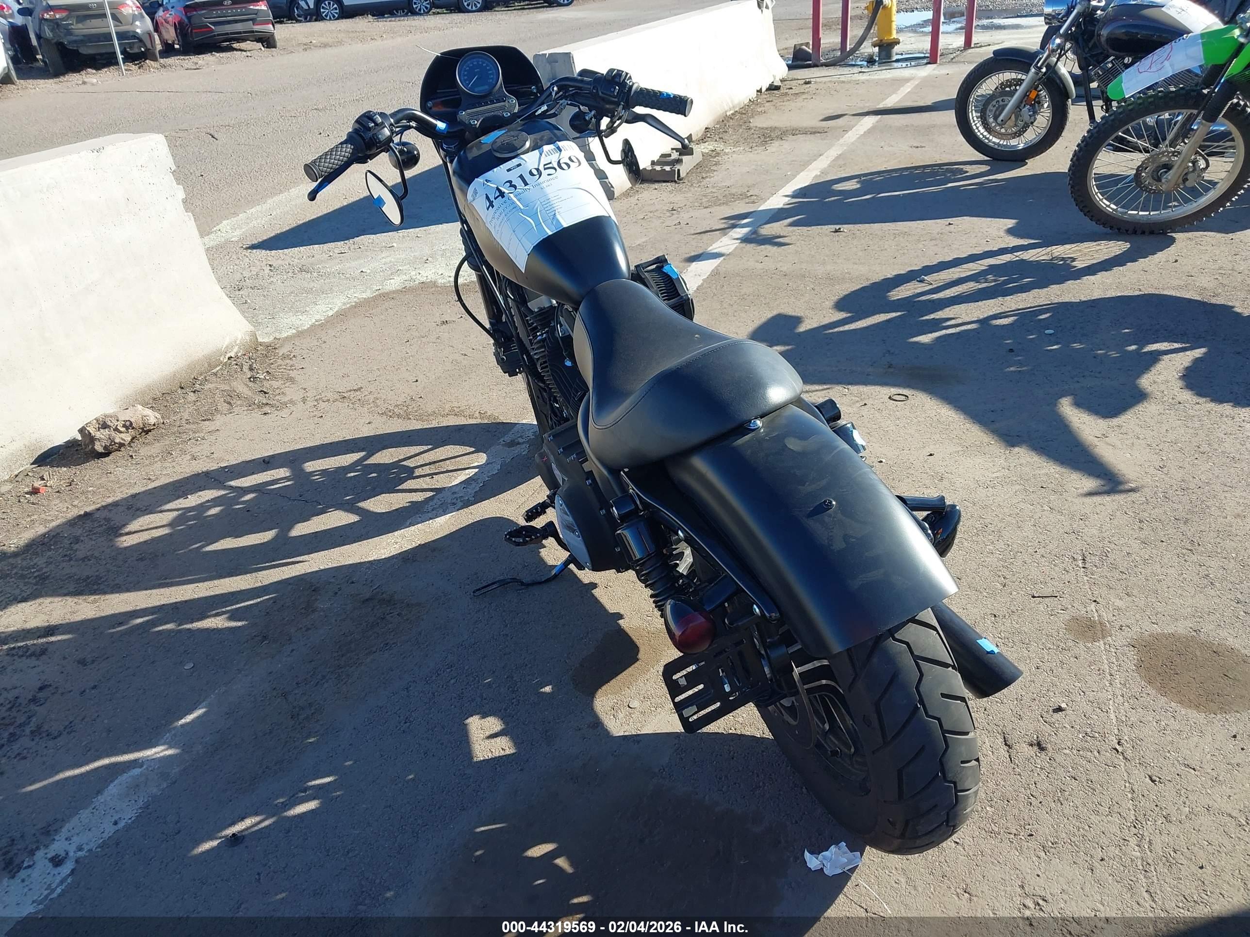 HARLEY-DAVIDSON XL883 image 3