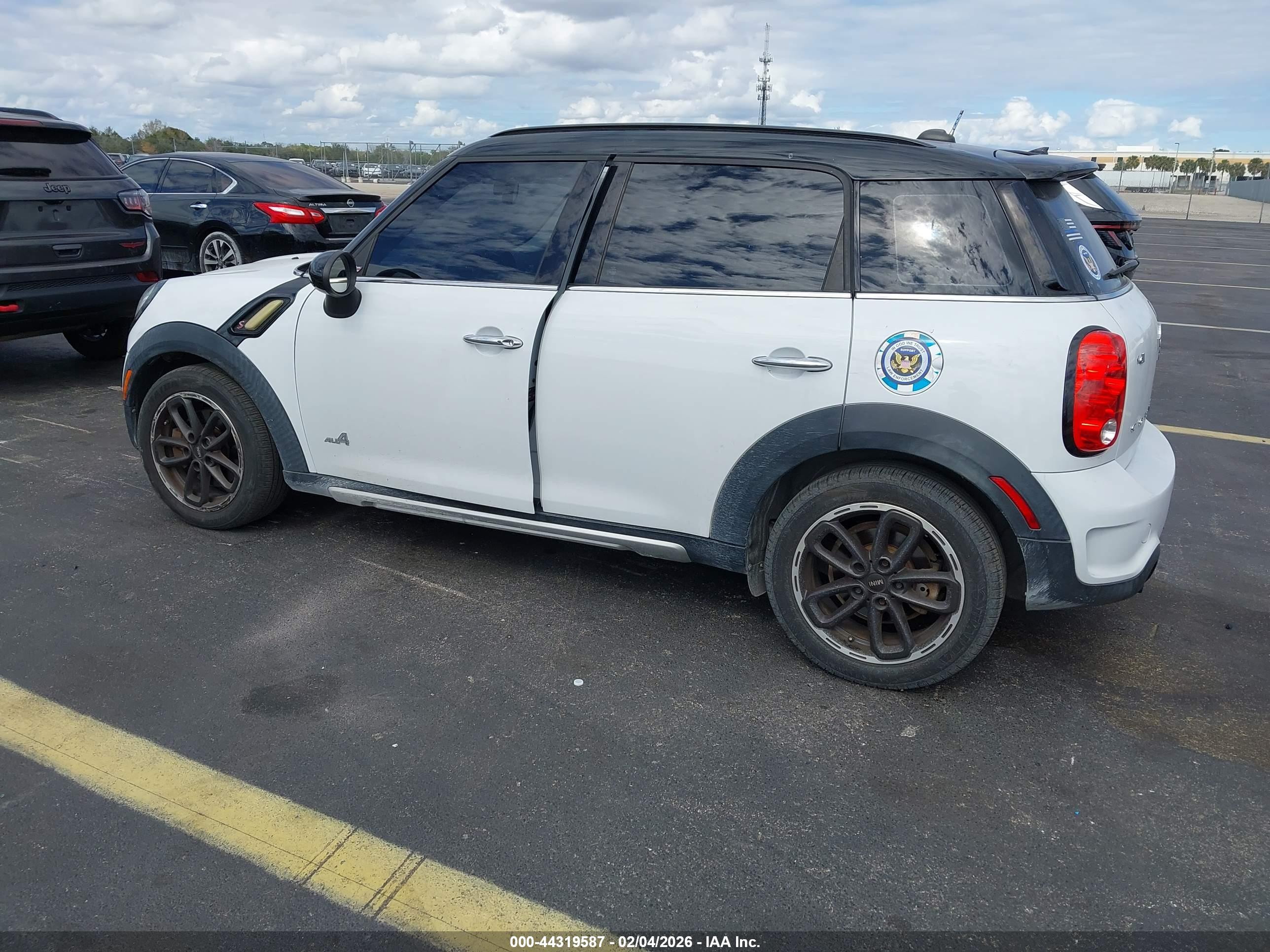 MINI COUNTRYMAN image 3