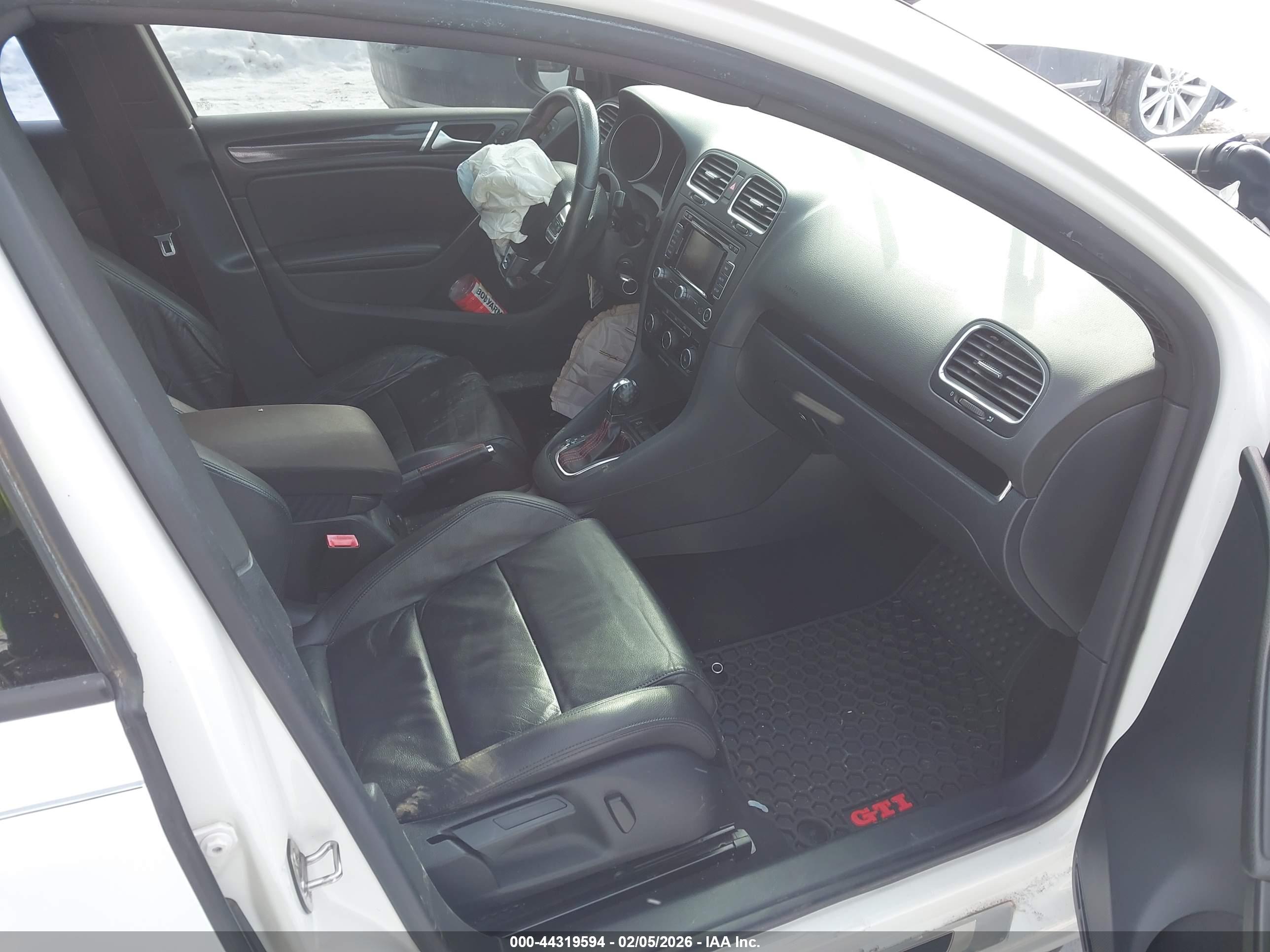 VOLKSWAGEN GTI image 5