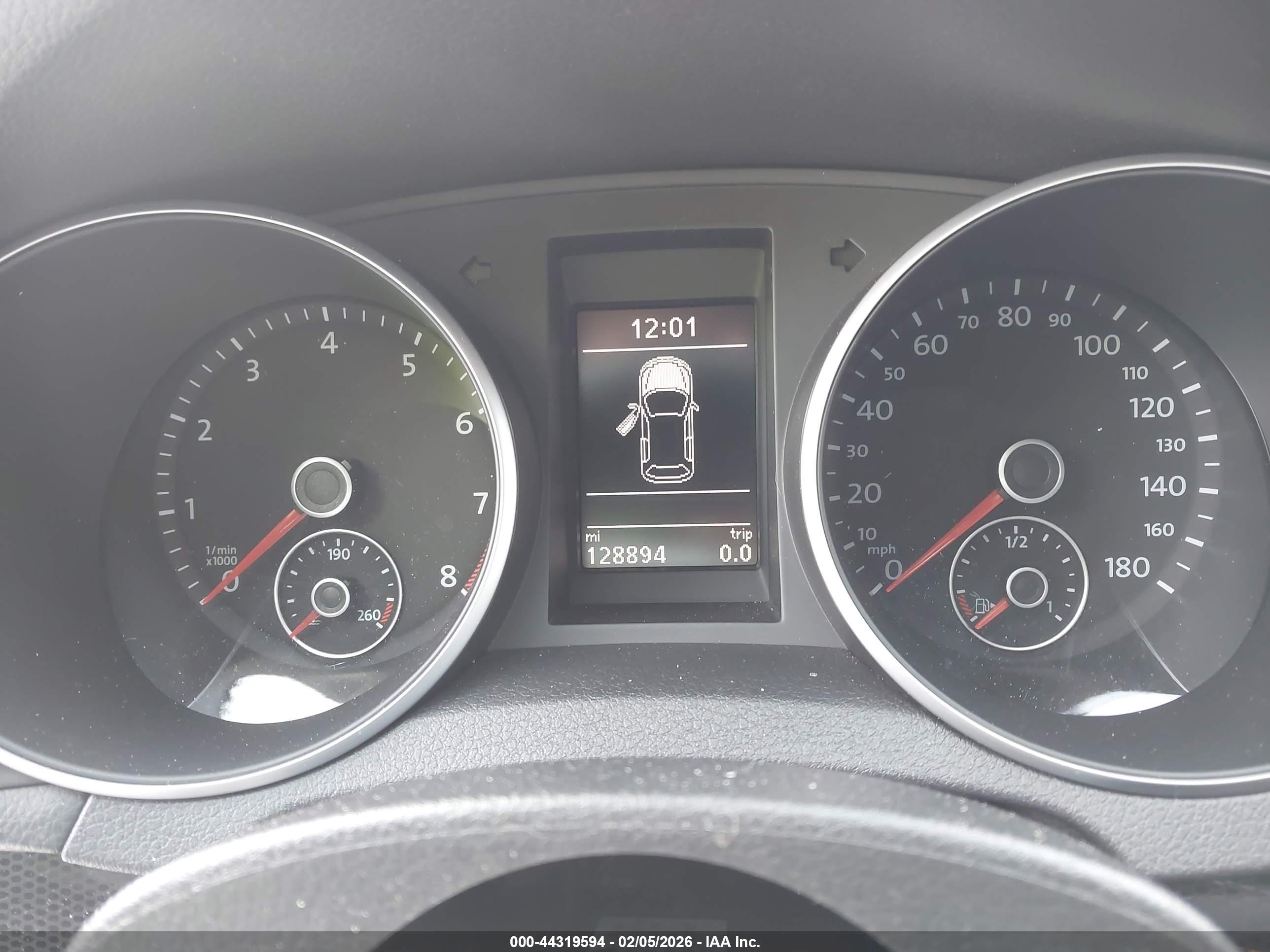 VOLKSWAGEN GTI image 7