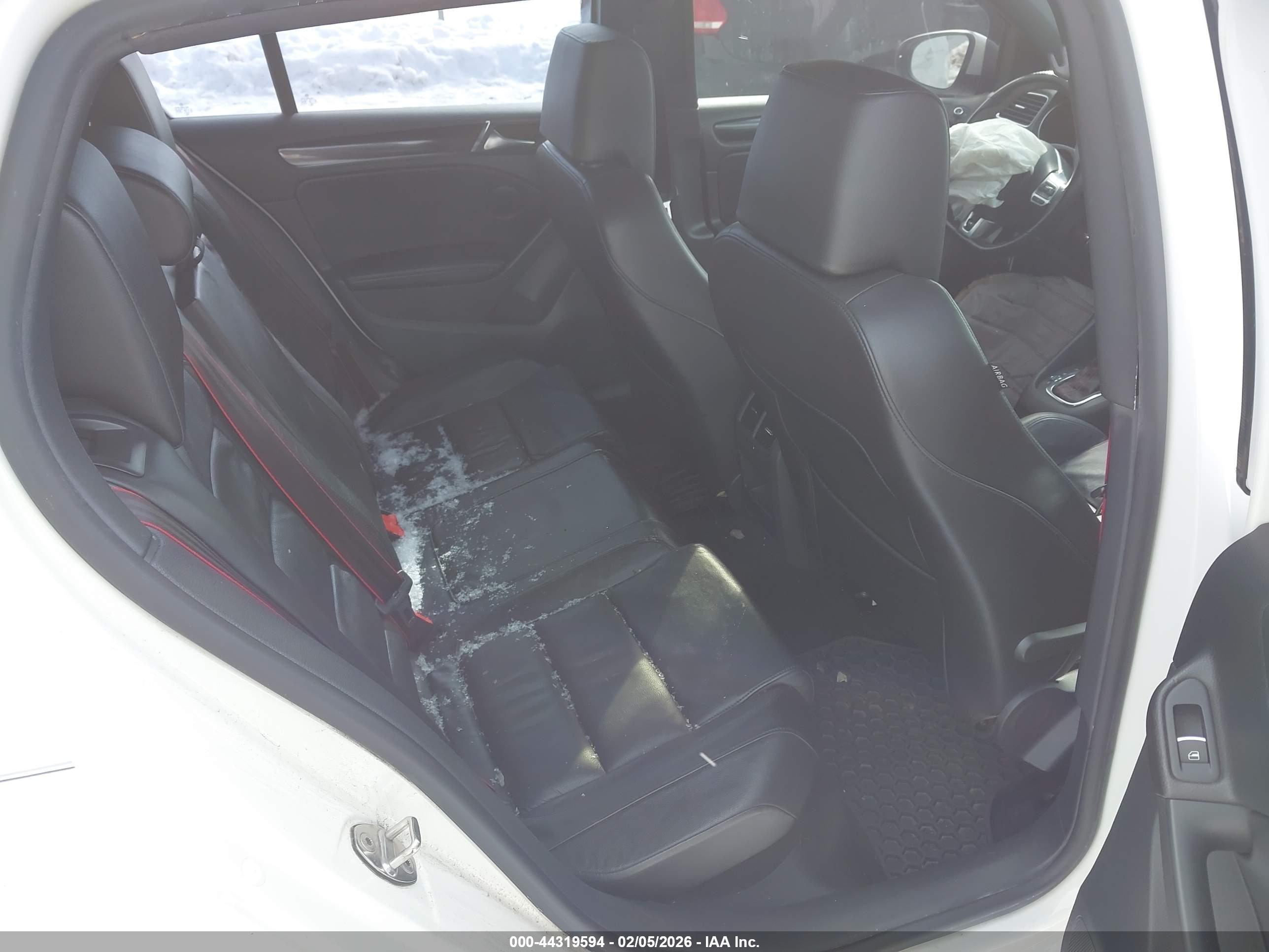 VOLKSWAGEN GTI image 8