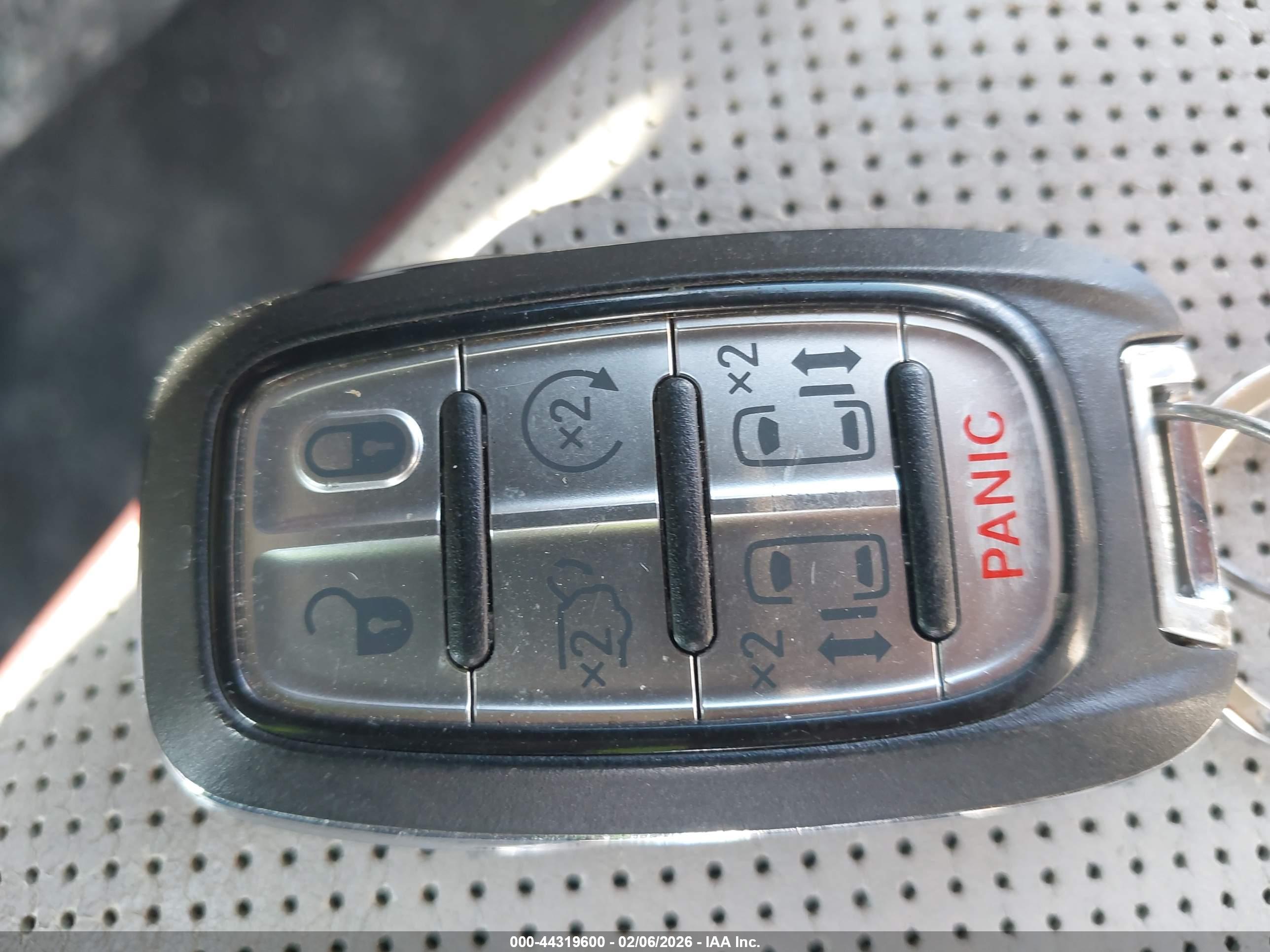 CHRYSLER PACIFICA image 11