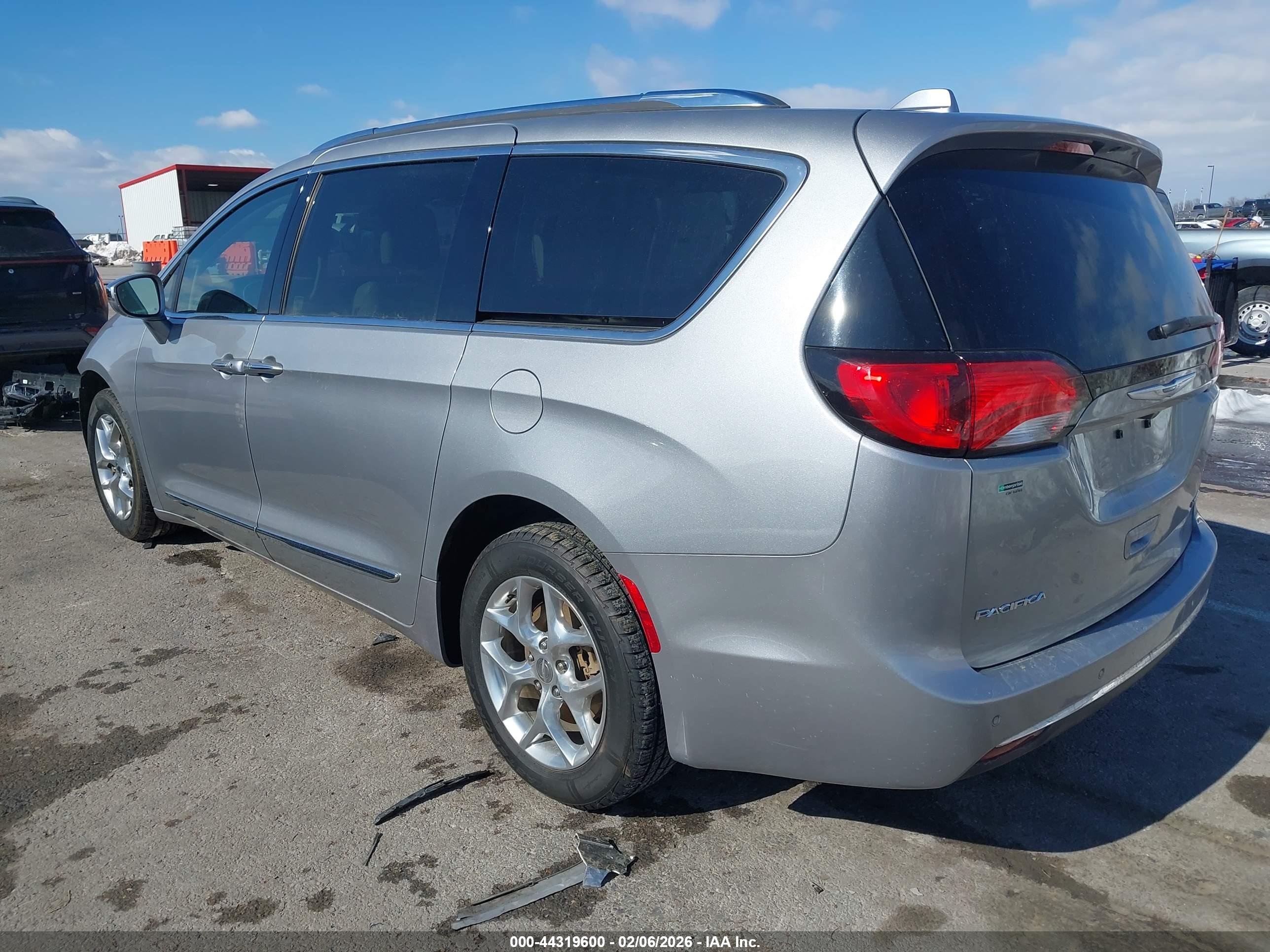 CHRYSLER PACIFICA image 3