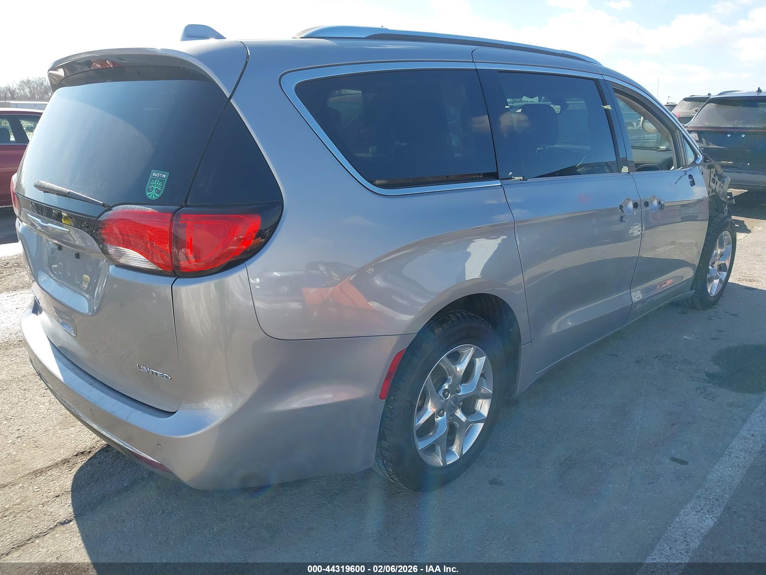 CHRYSLER PACIFICA image 4