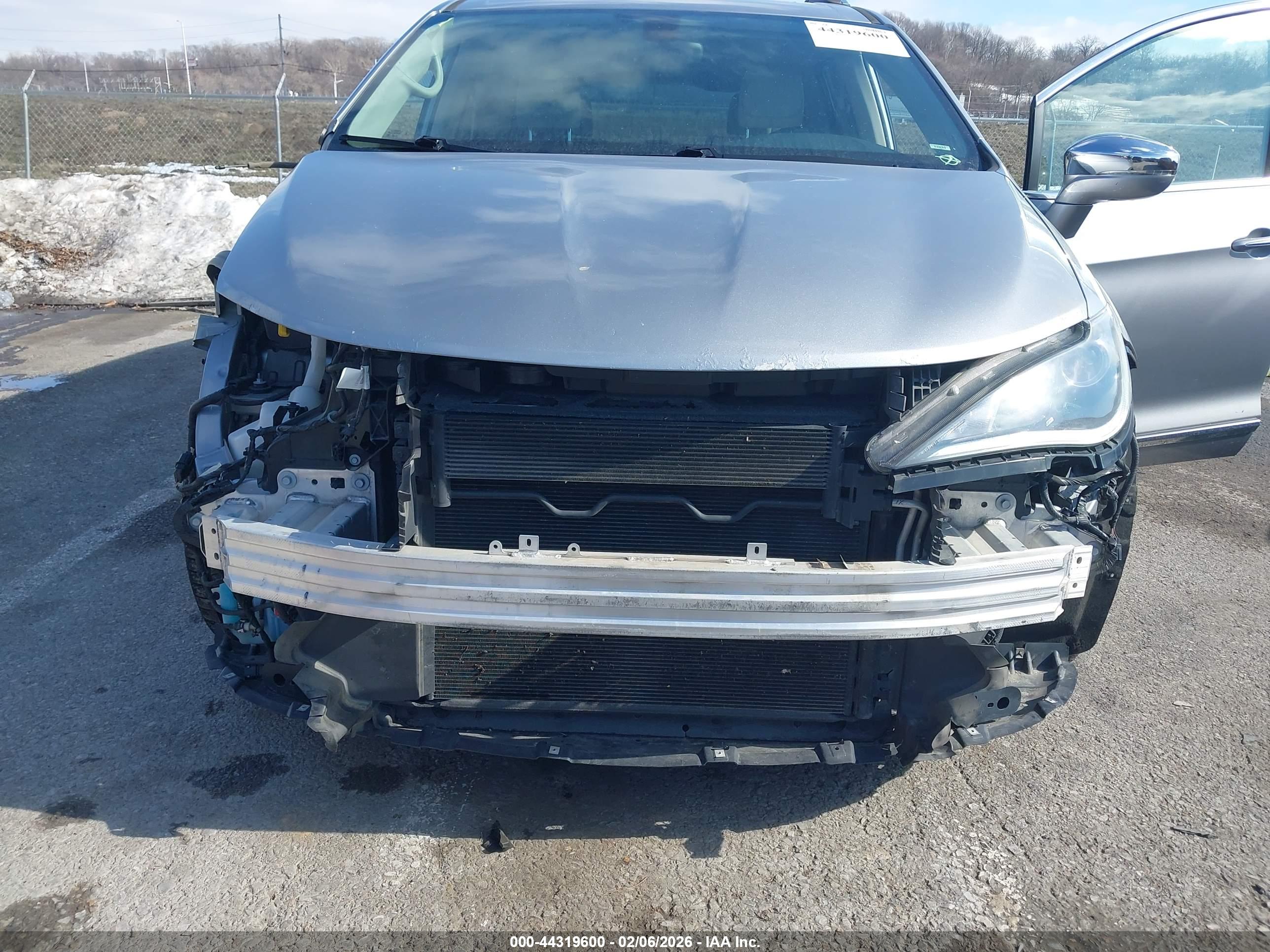 CHRYSLER PACIFICA image 6