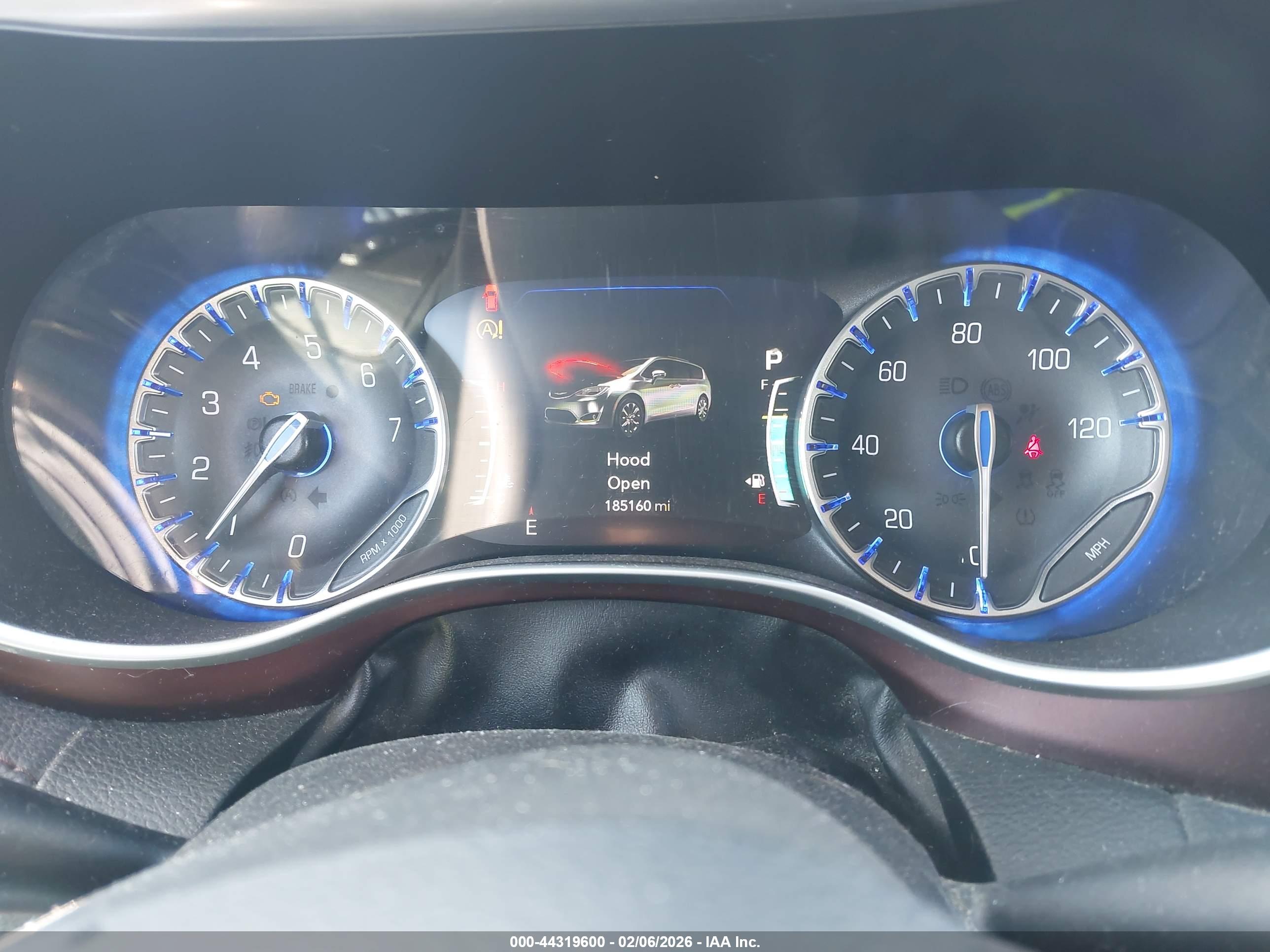 CHRYSLER PACIFICA image 7