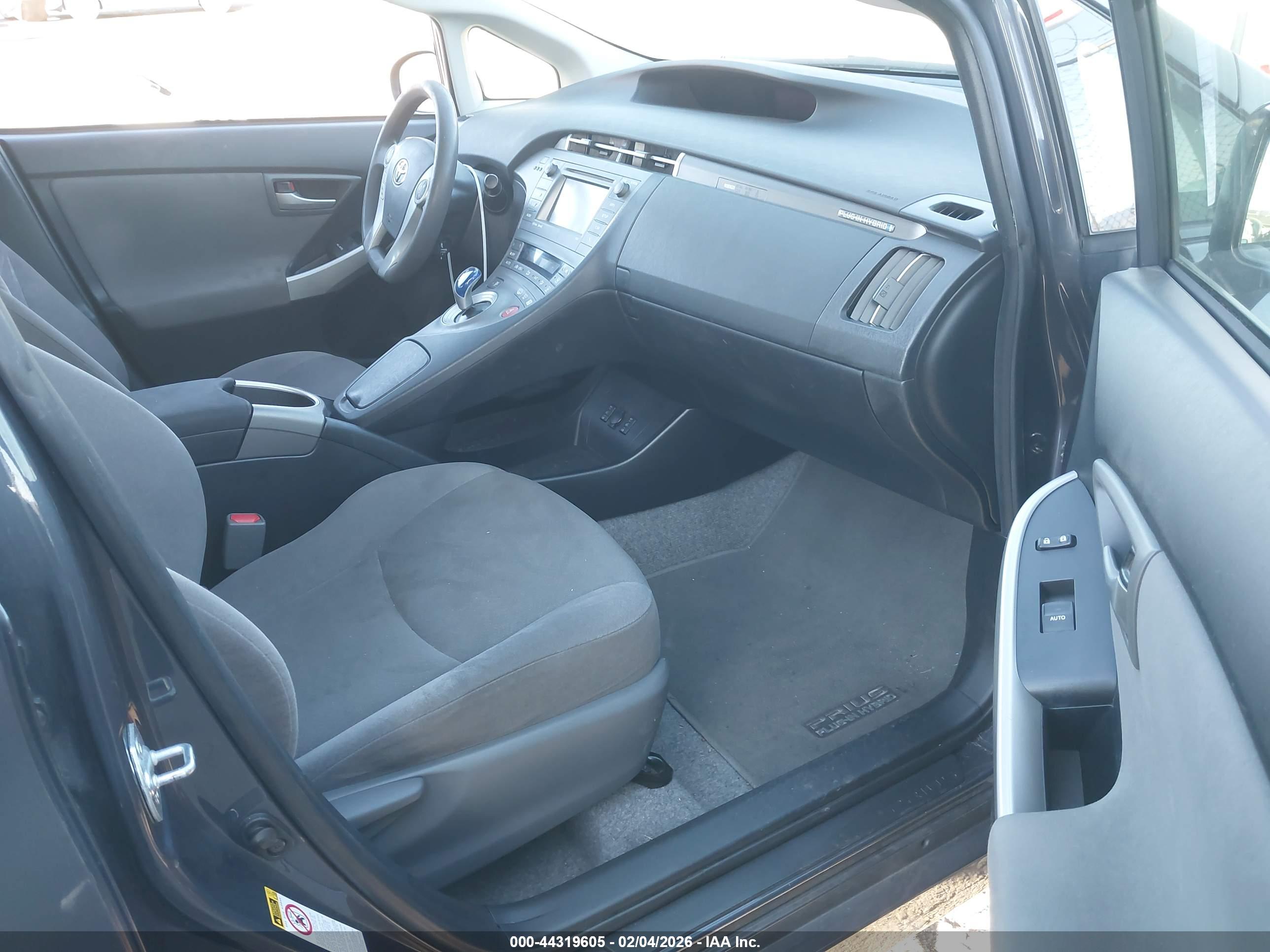 TOYOTA PRIUS image 5