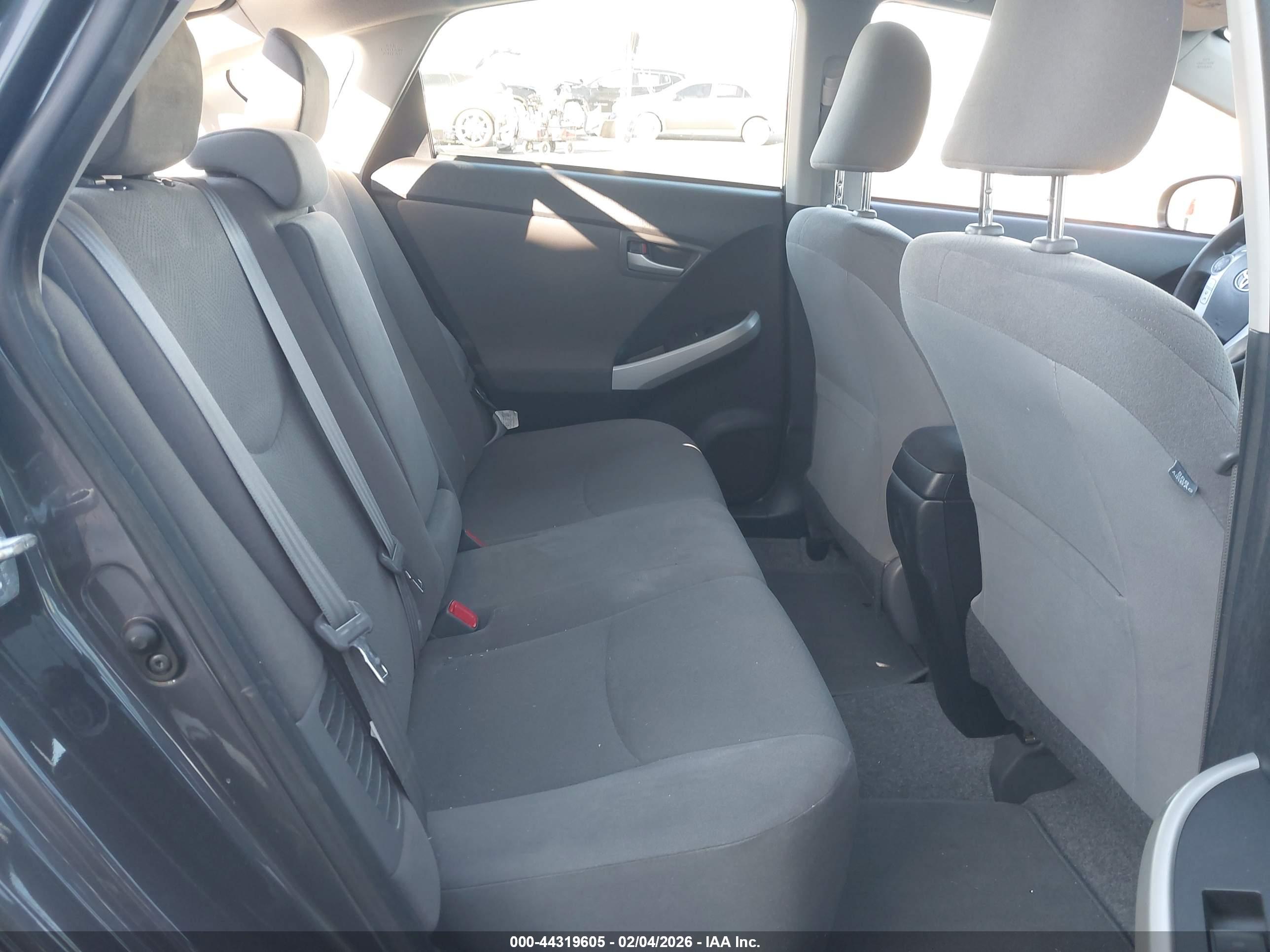 TOYOTA PRIUS image 8