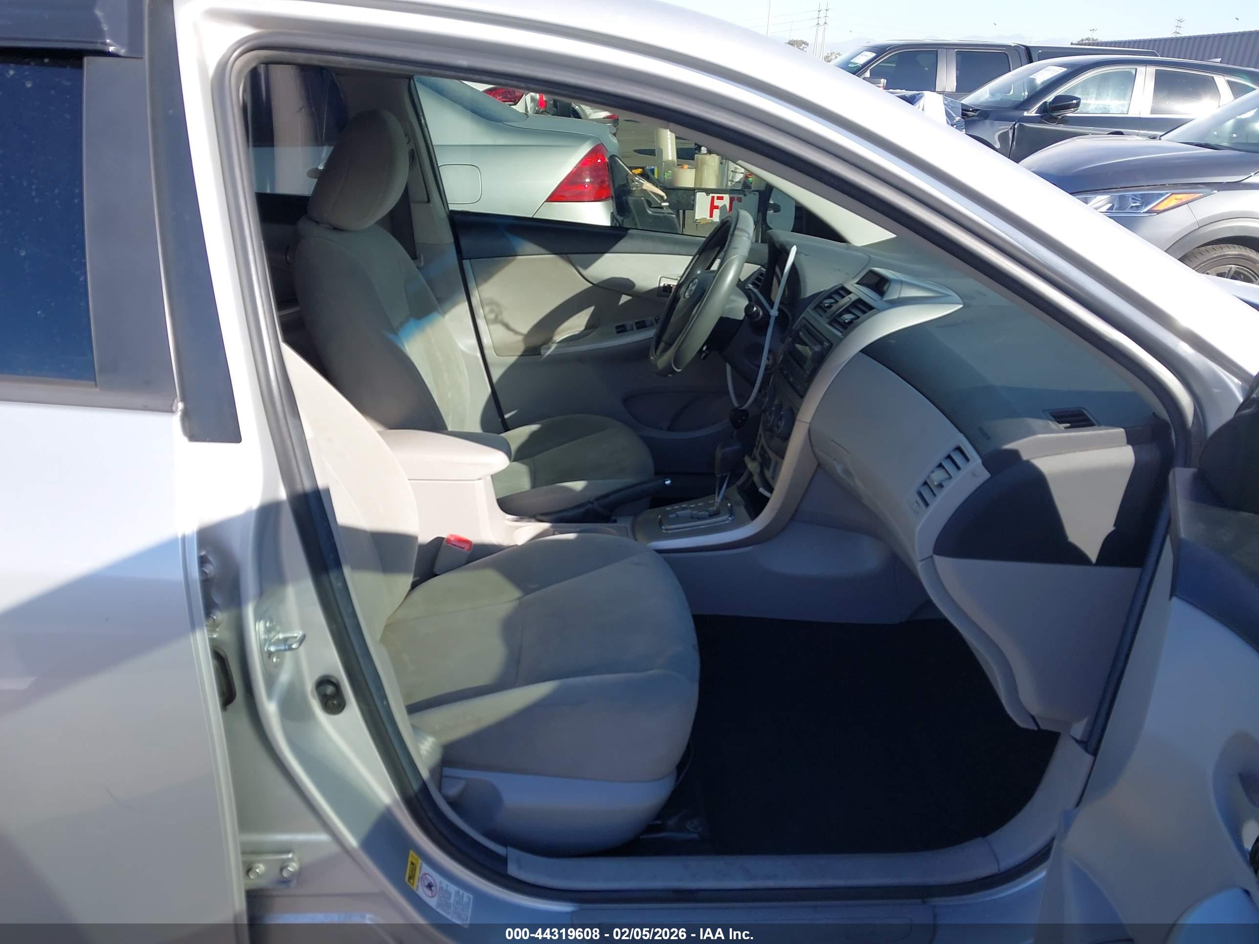 TOYOTA COROLLA image 5