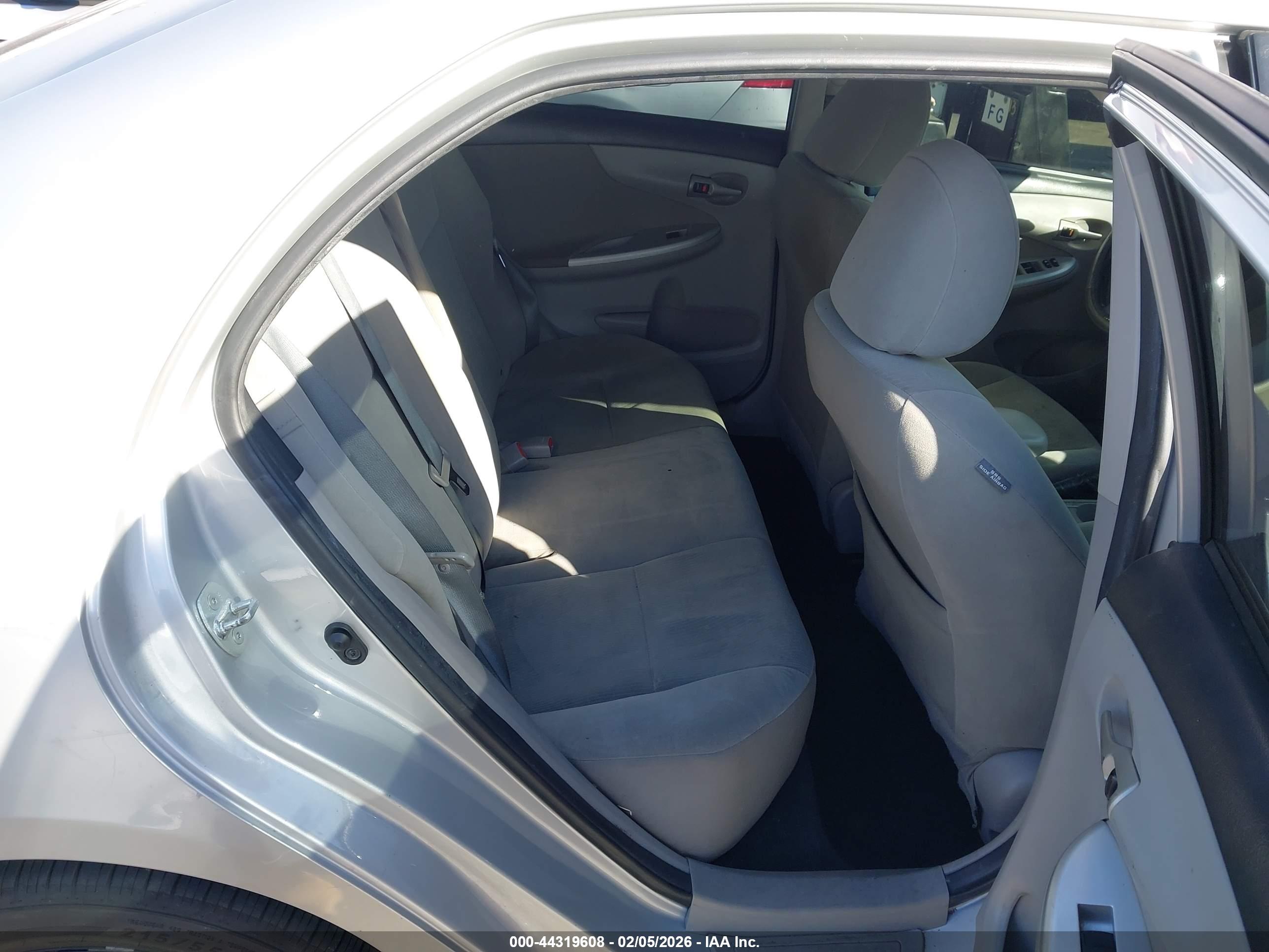 TOYOTA COROLLA image 8
